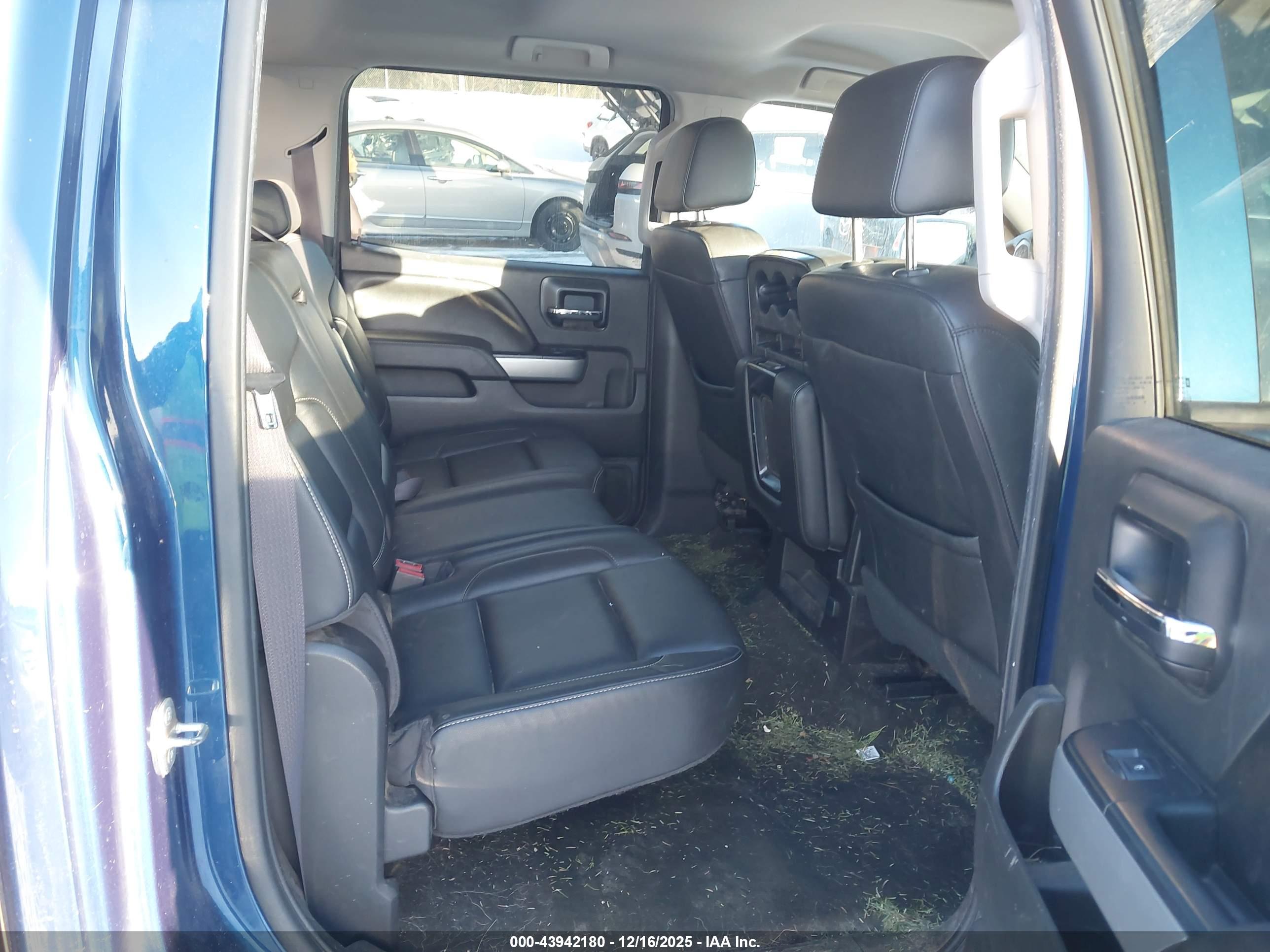 CHEVROLET SILVERADO image 8