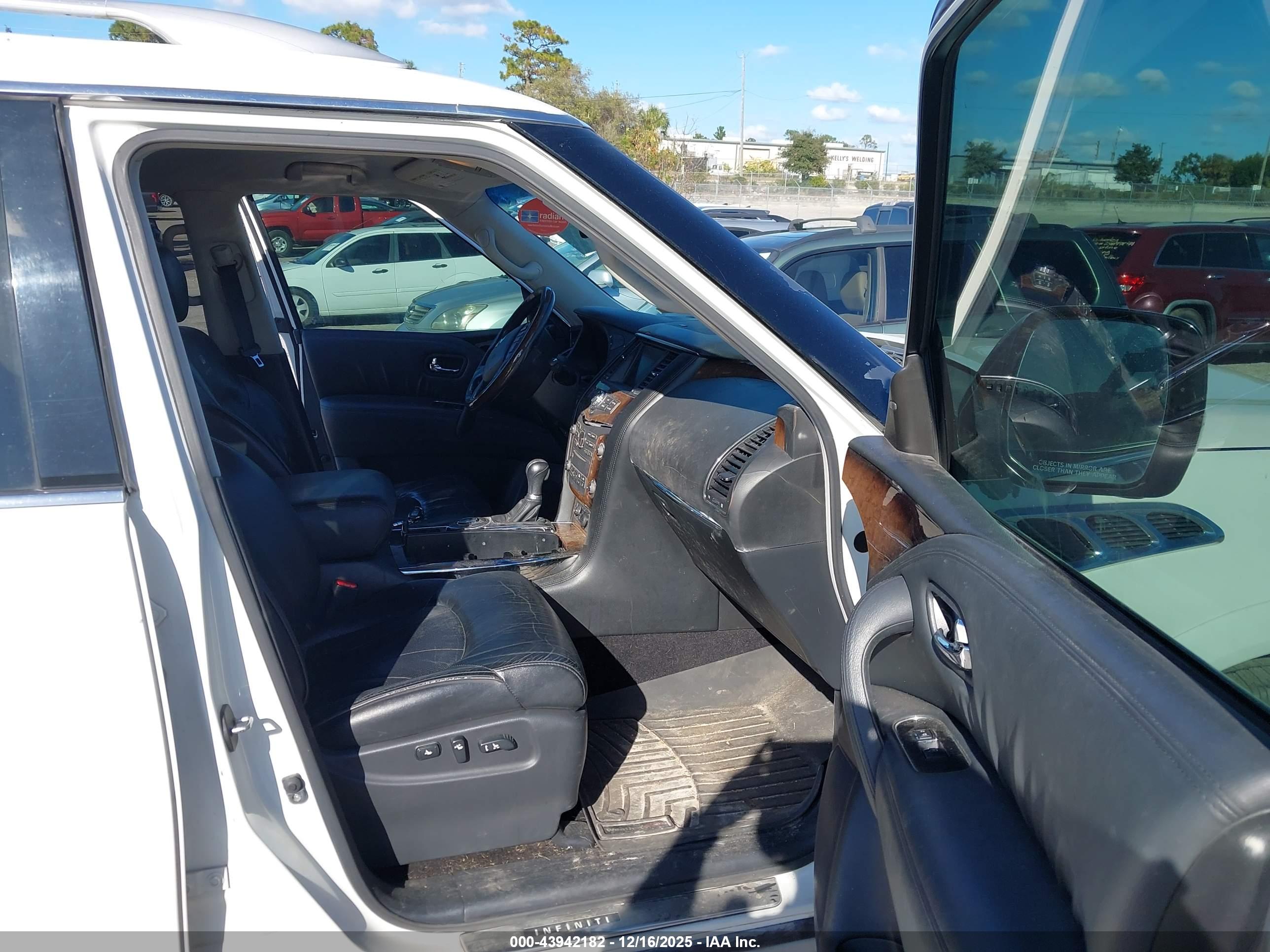 INFINITI QX56 image 5