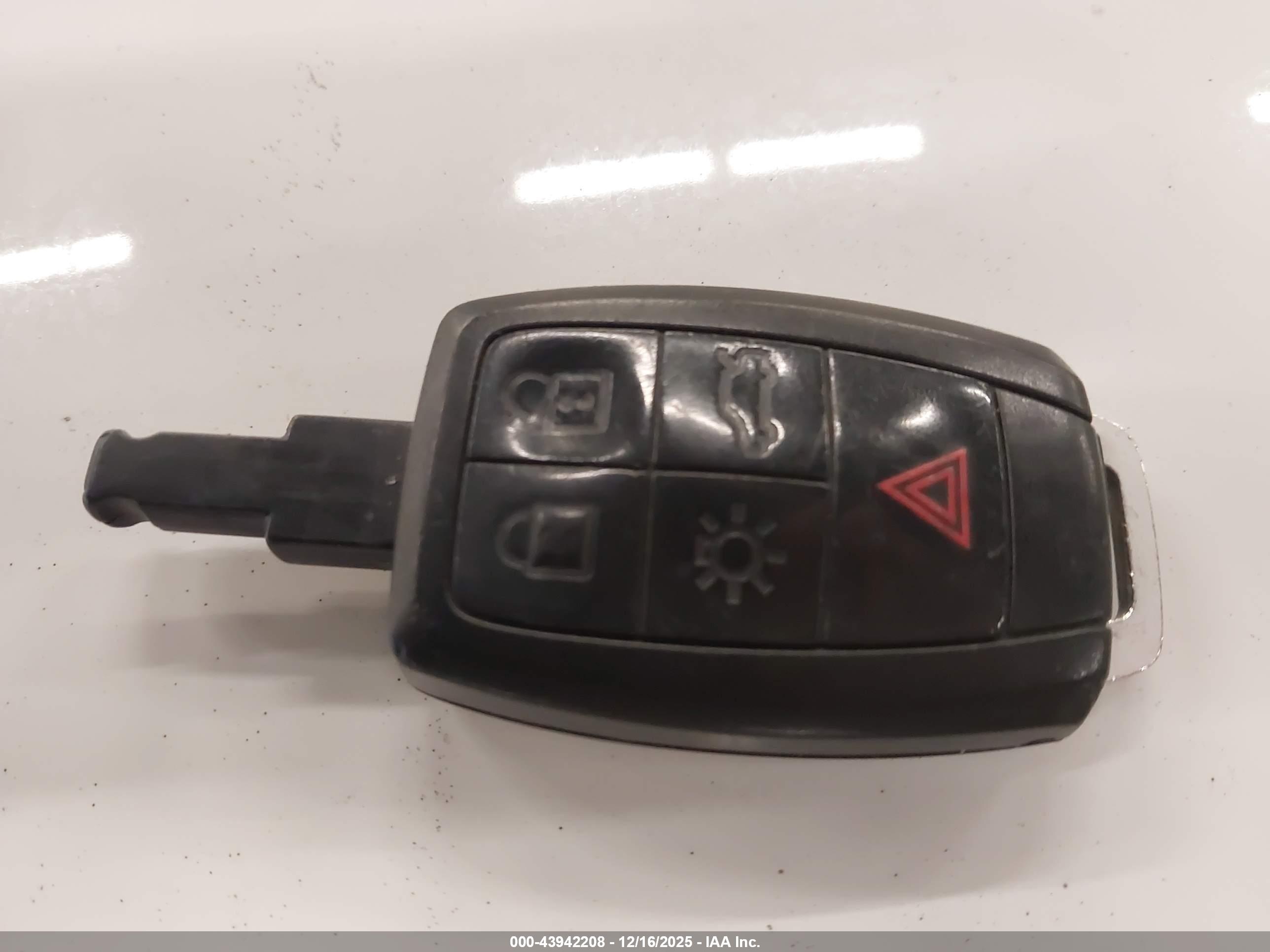 VOLVO C30 image 11