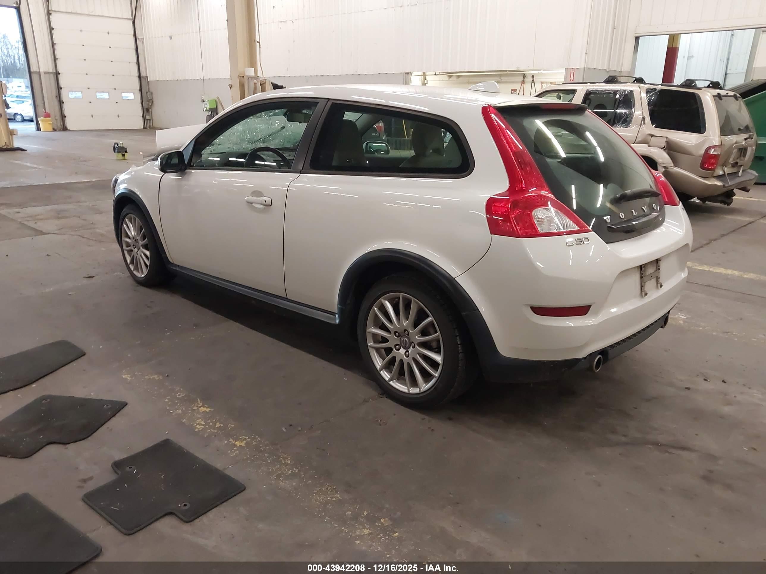 VOLVO C30 image 3