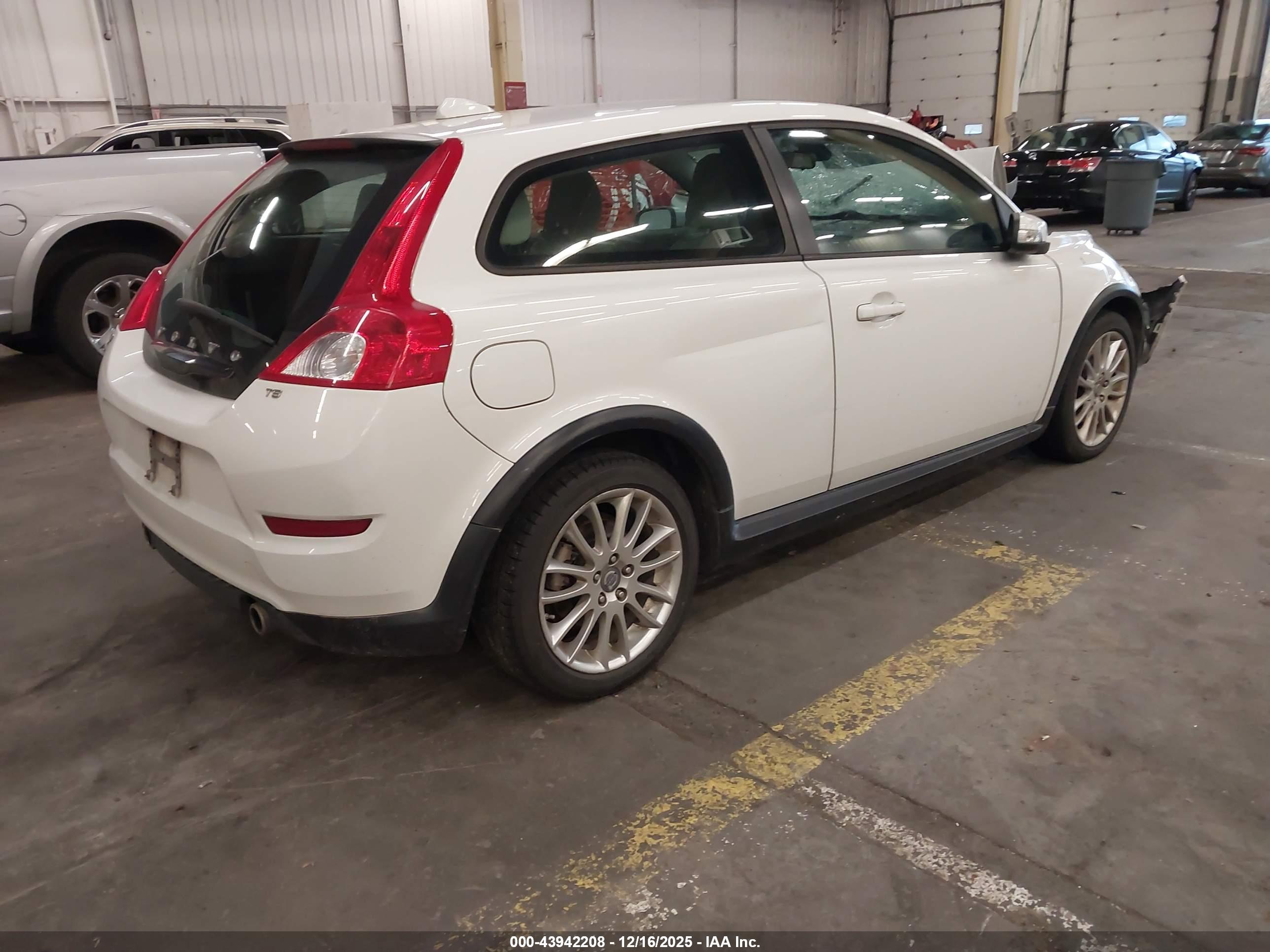 VOLVO C30 image 4