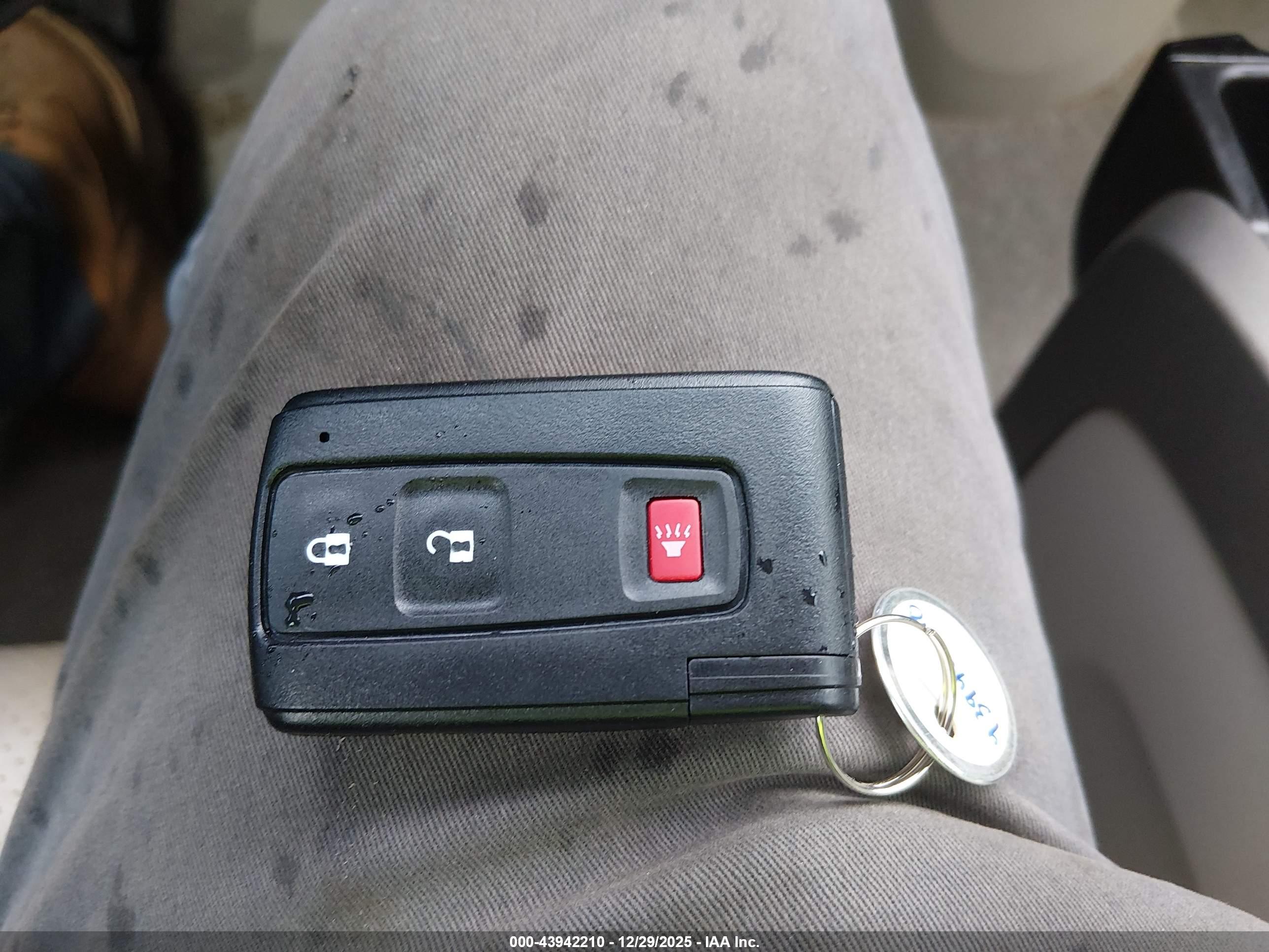 TOYOTA PRIUS image 11
