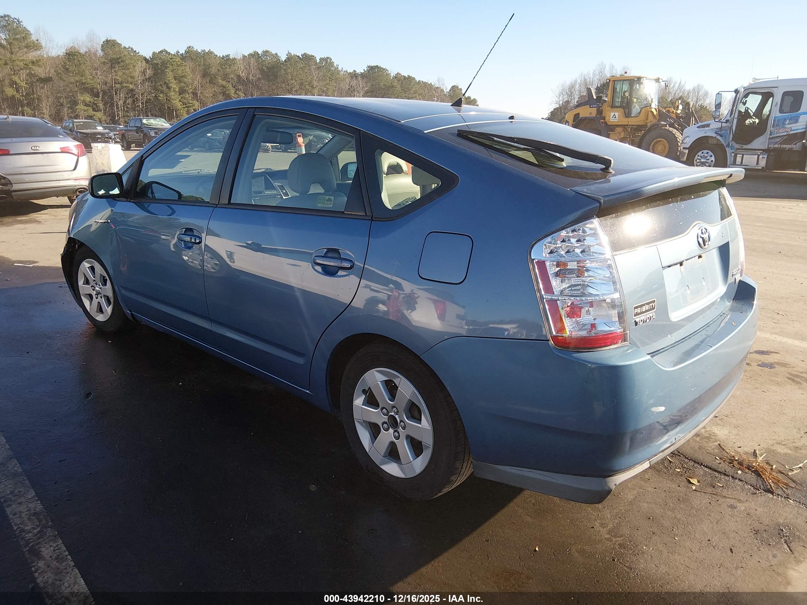 TOYOTA PRIUS image 3