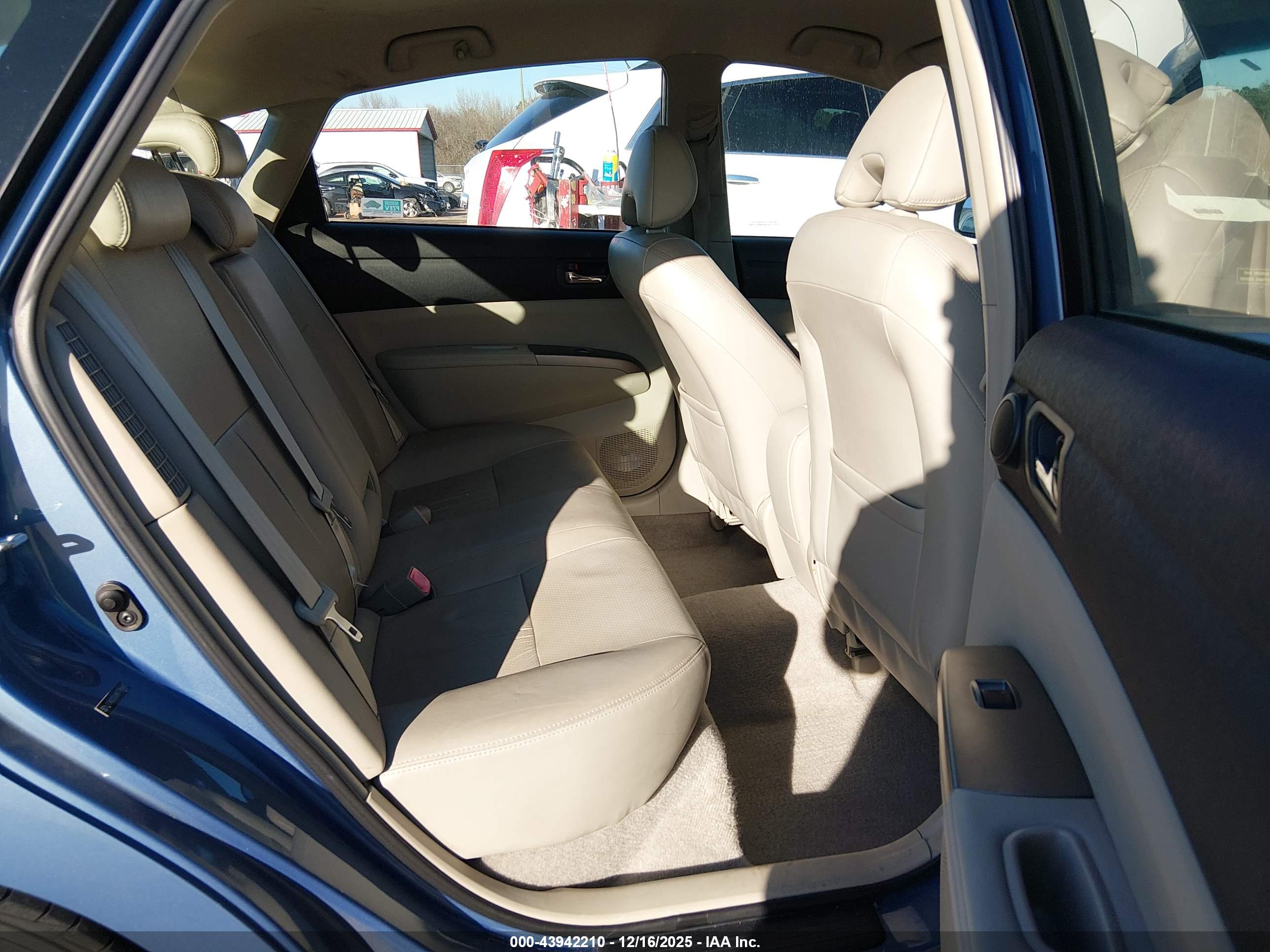 TOYOTA PRIUS image 8