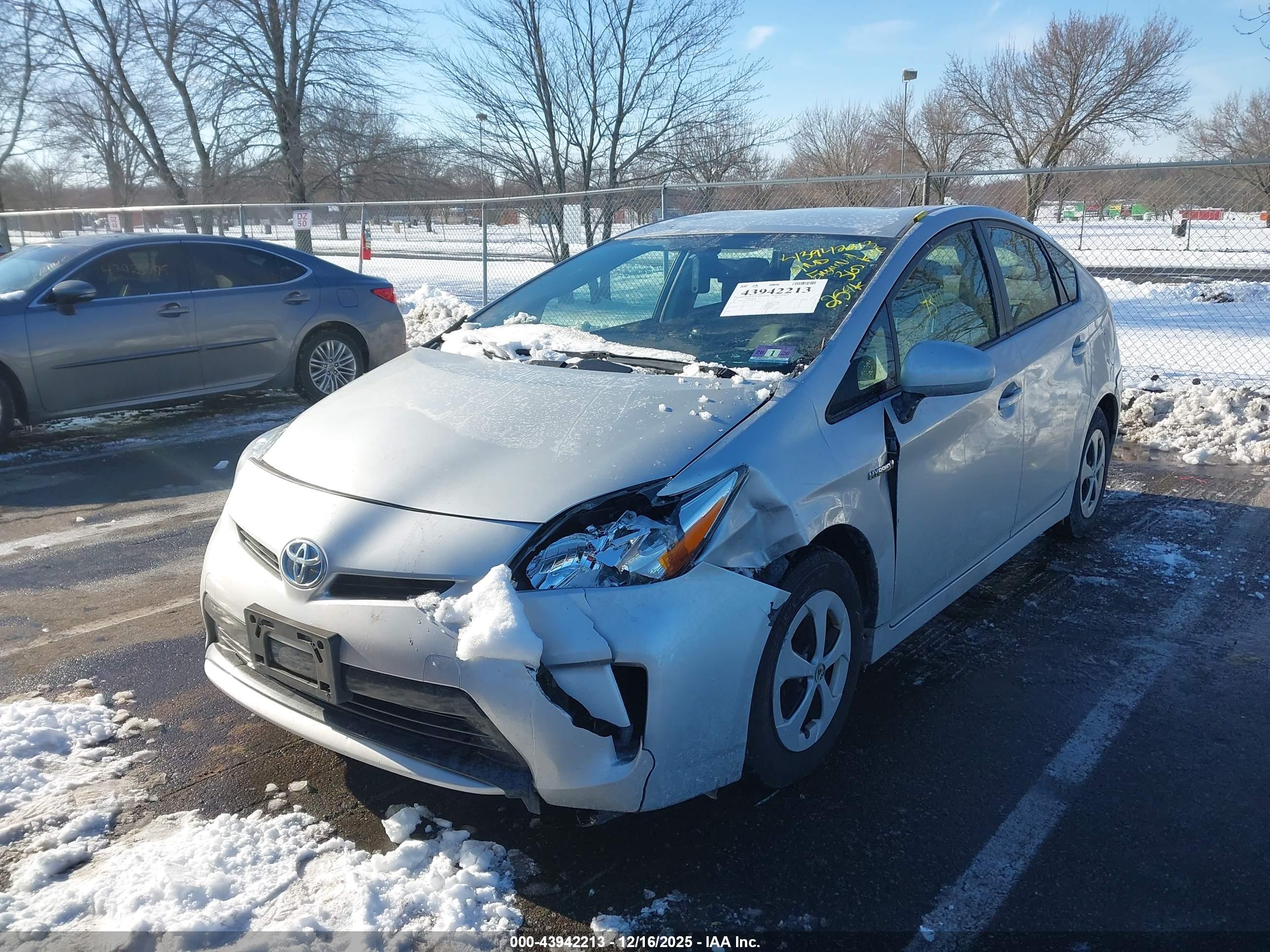 TOYOTA PRIUS image 2