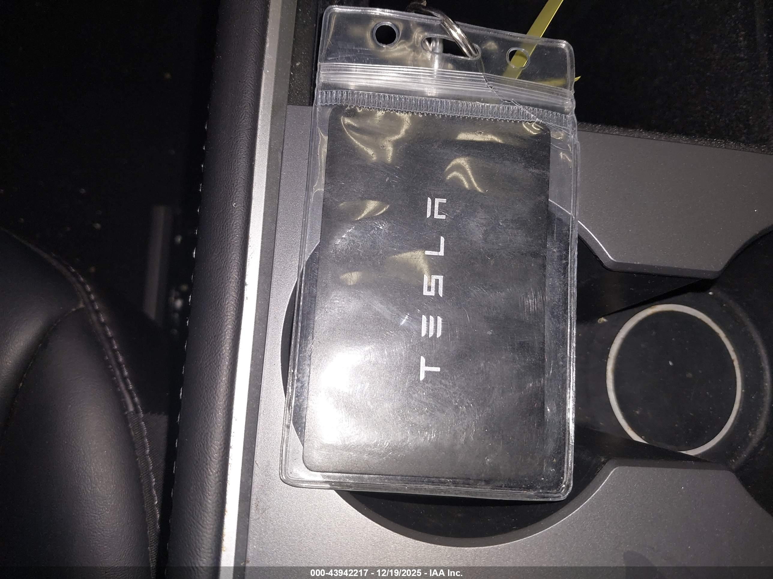 TESLA MODEL image 11