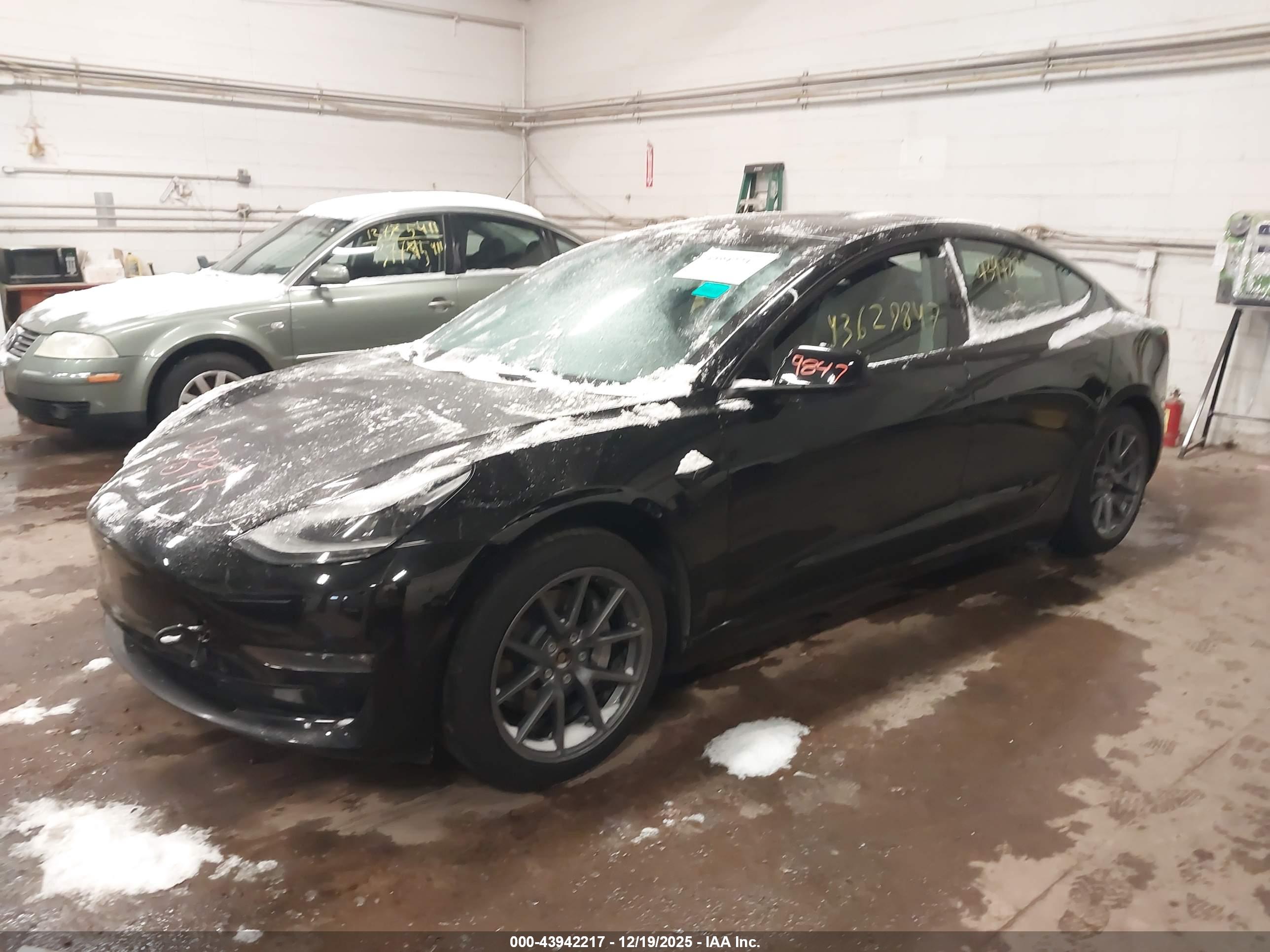TESLA MODEL image 2