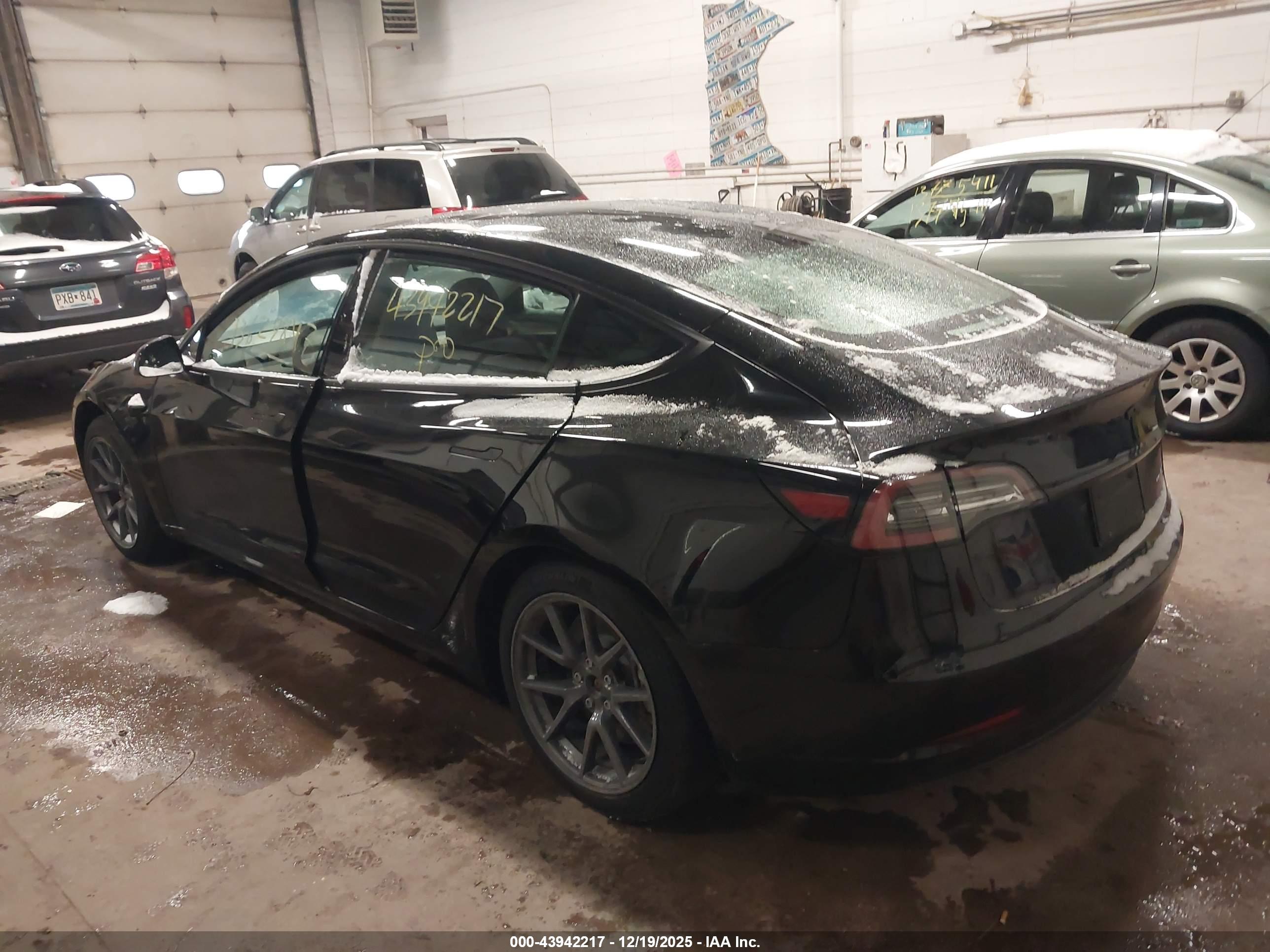 TESLA MODEL image 3
