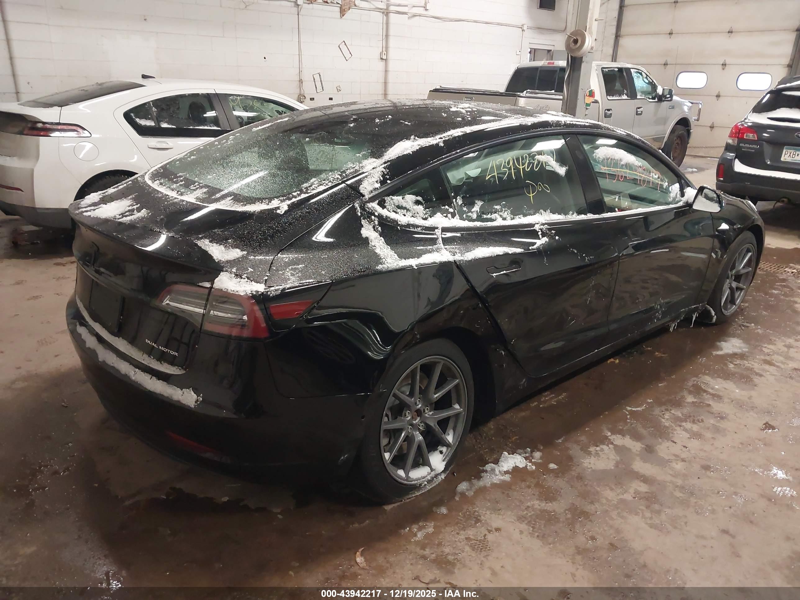 TESLA MODEL image 4