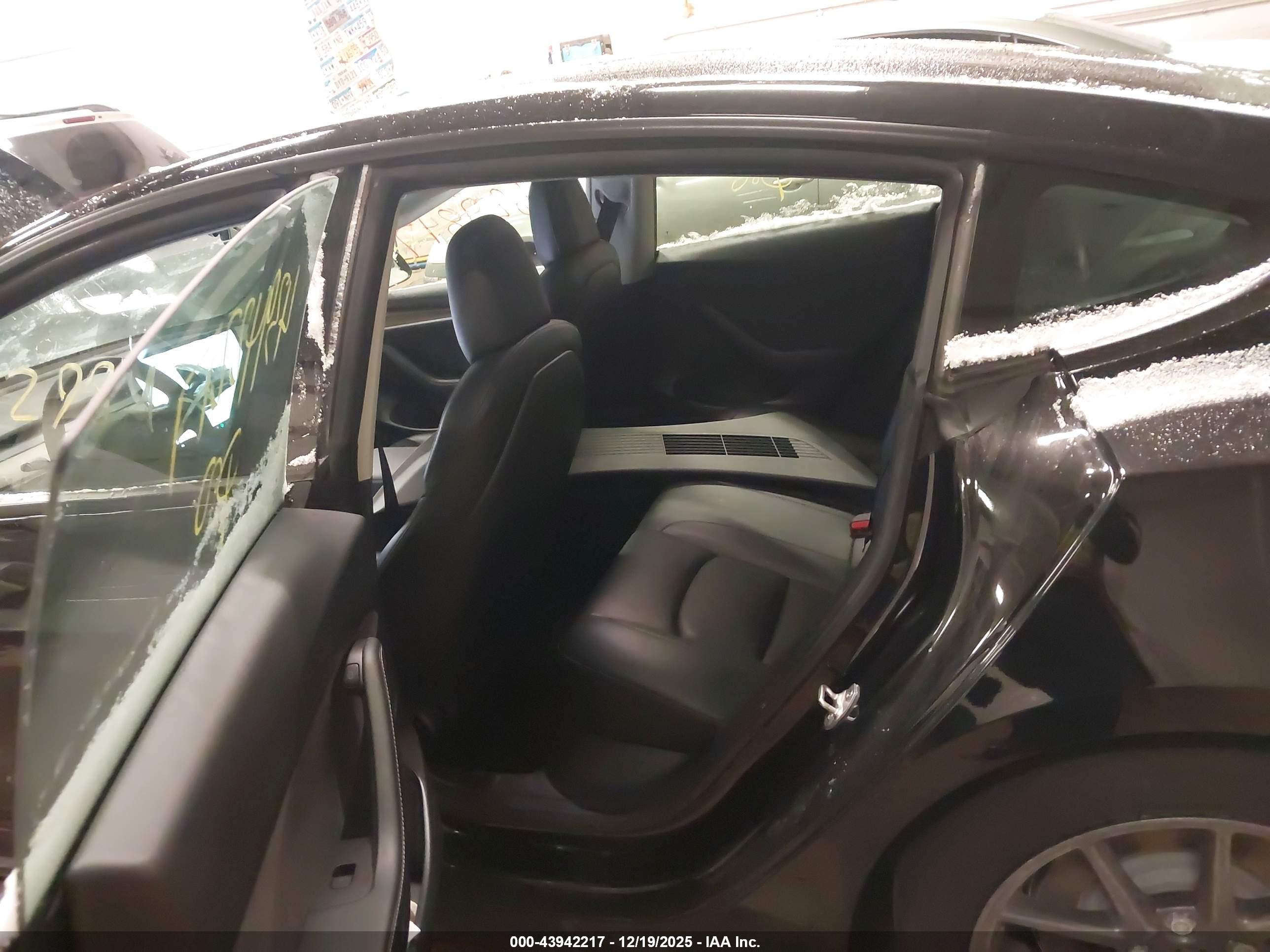 TESLA MODEL image 8