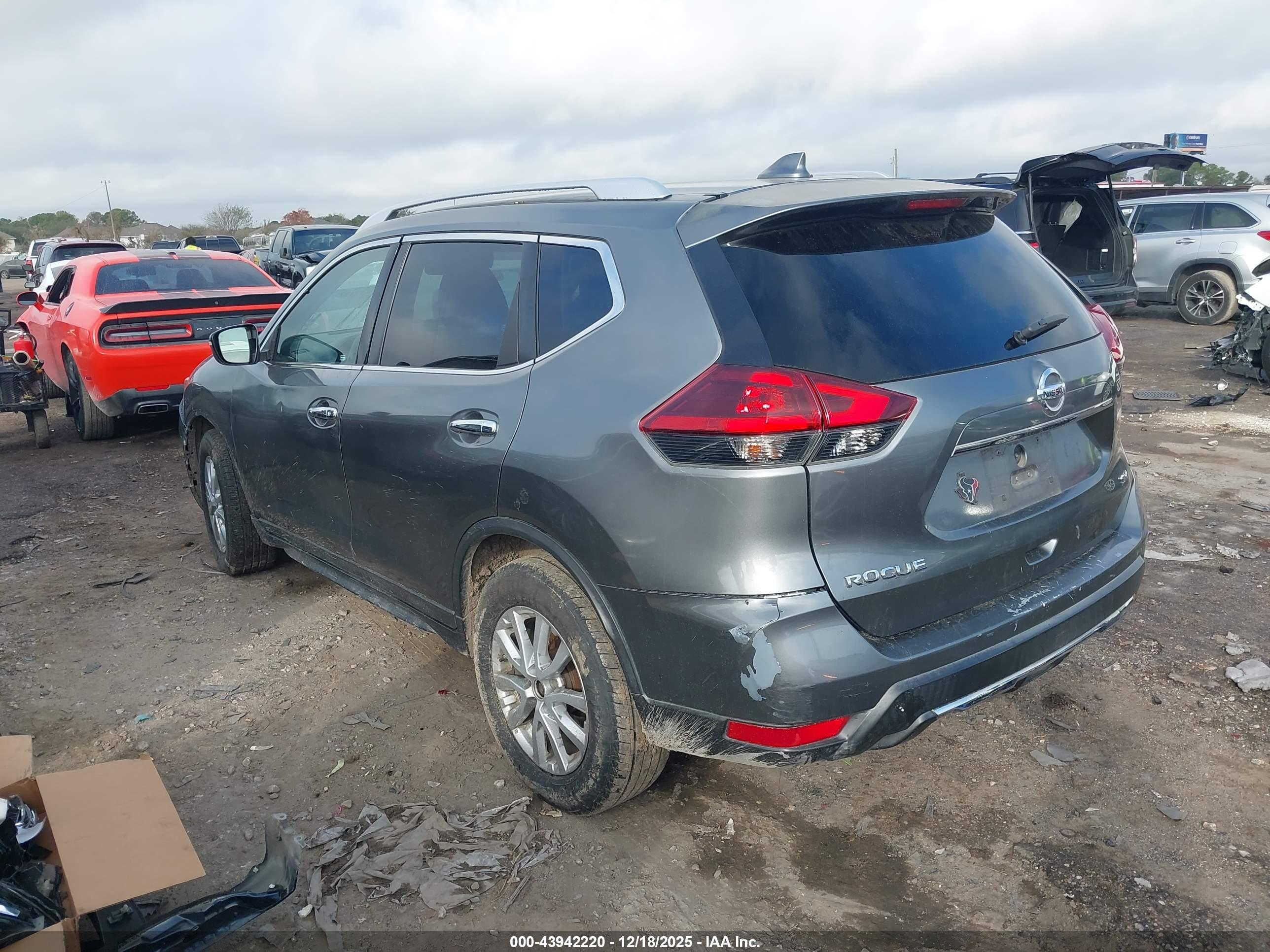 NISSAN ROGUE image 3