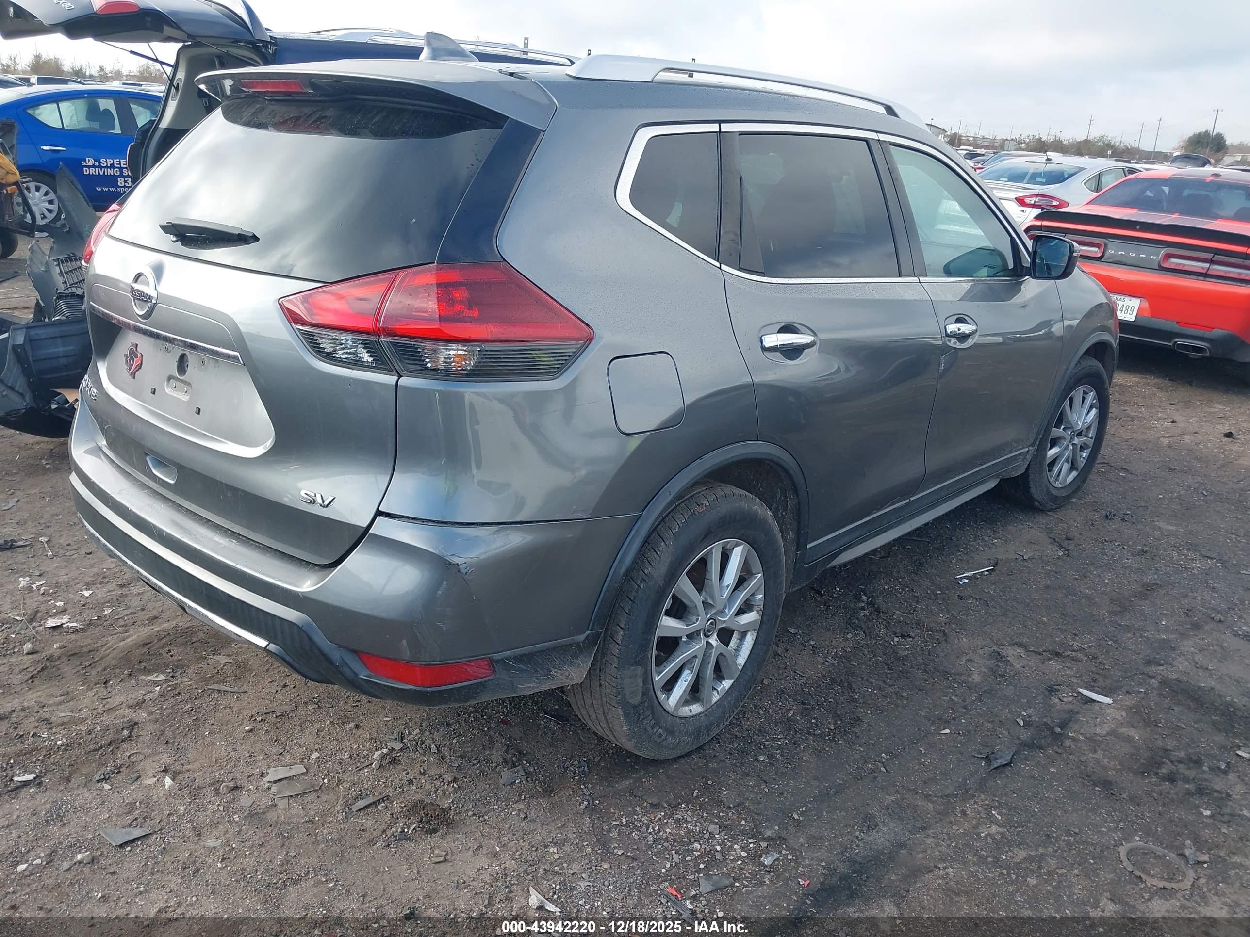 NISSAN ROGUE image 4