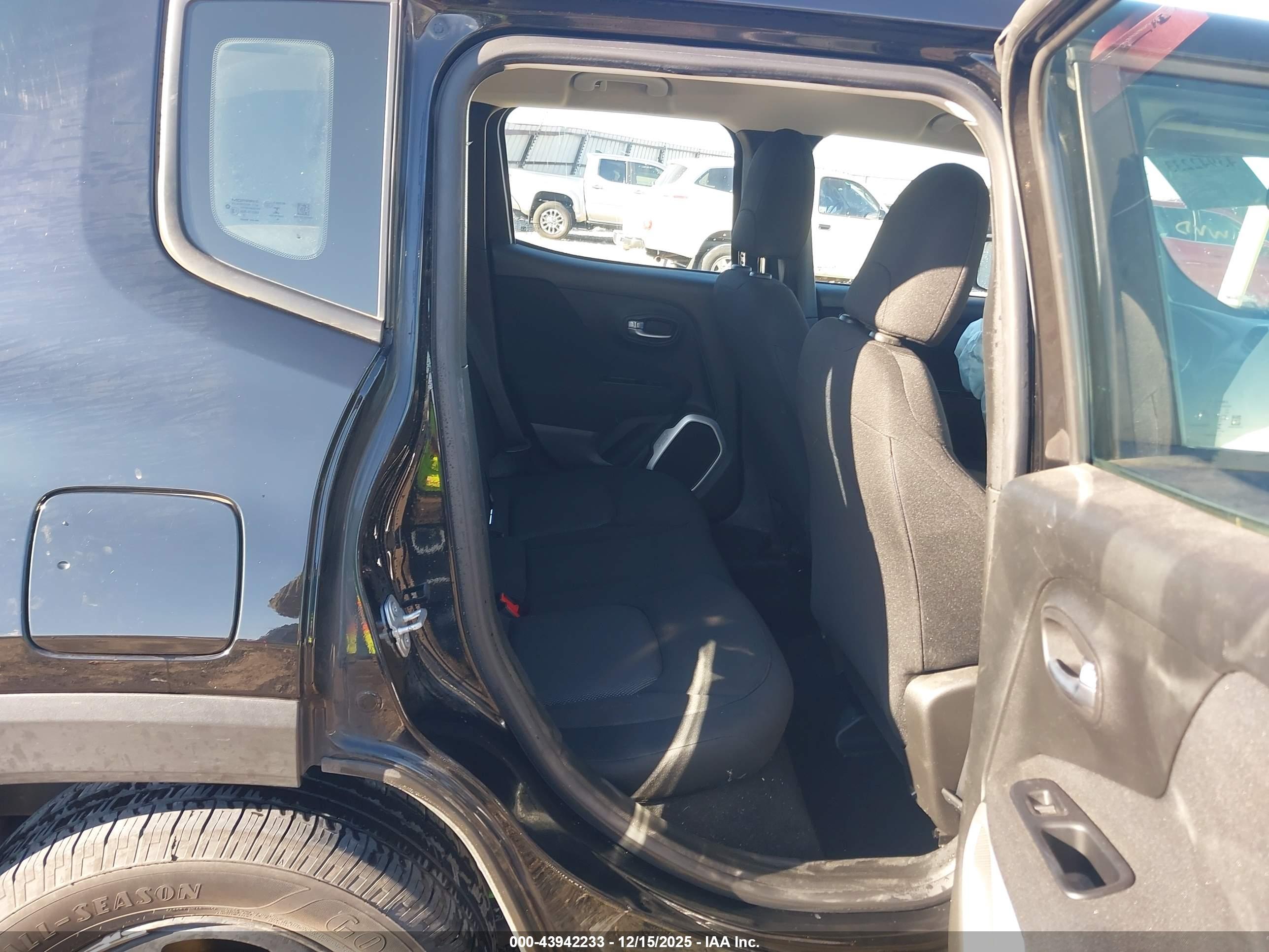 JEEP RENEGADE image 8