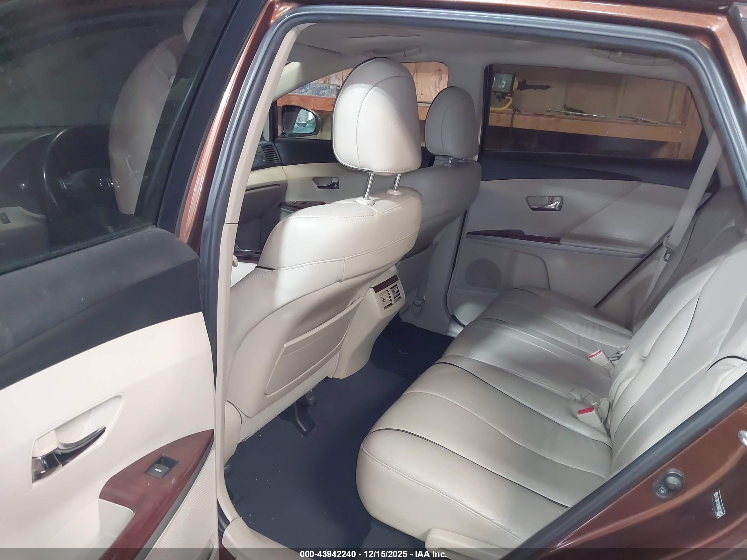 TOYOTA VENZA image 8