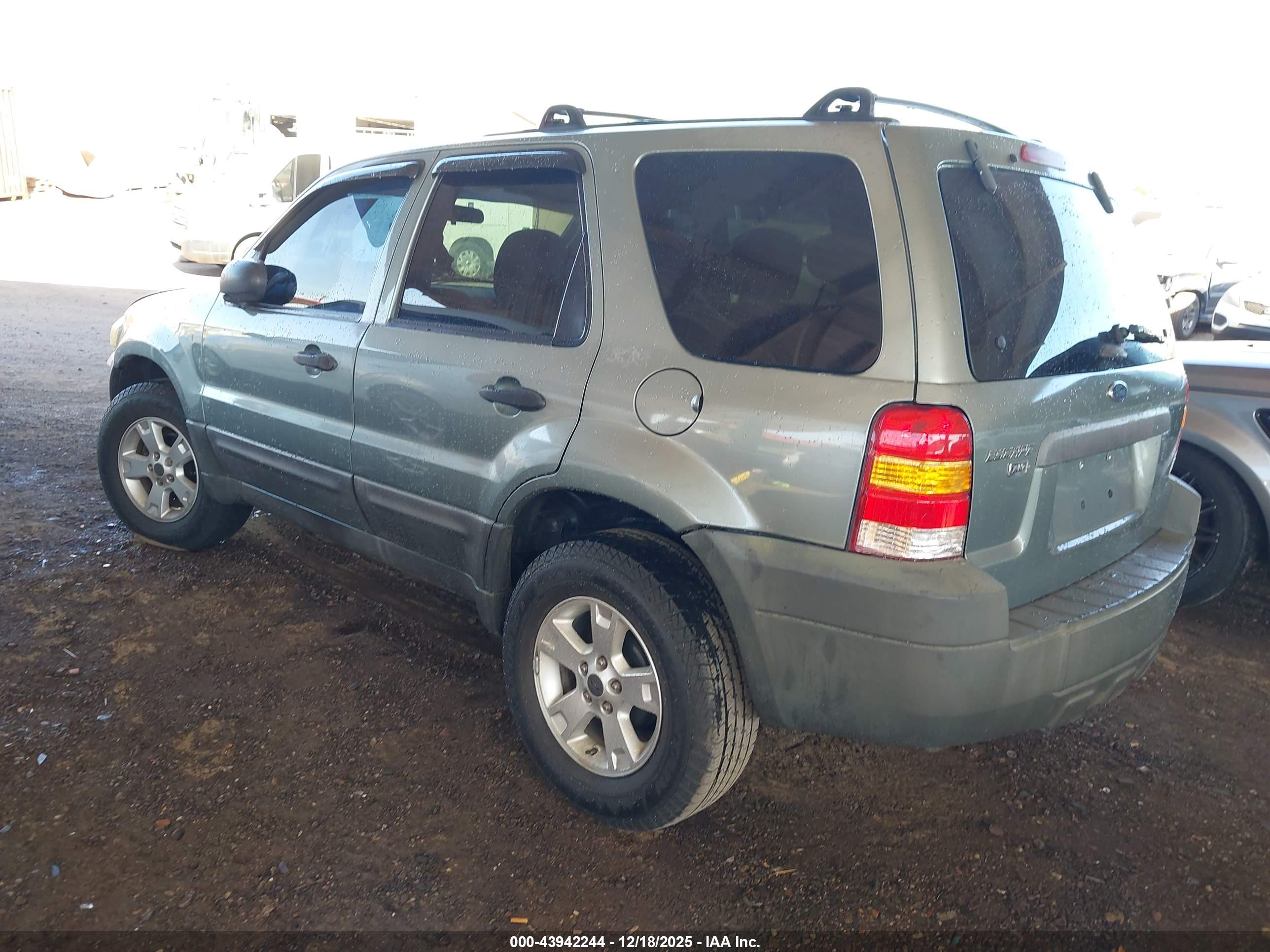 FORD ESCAPE image 3