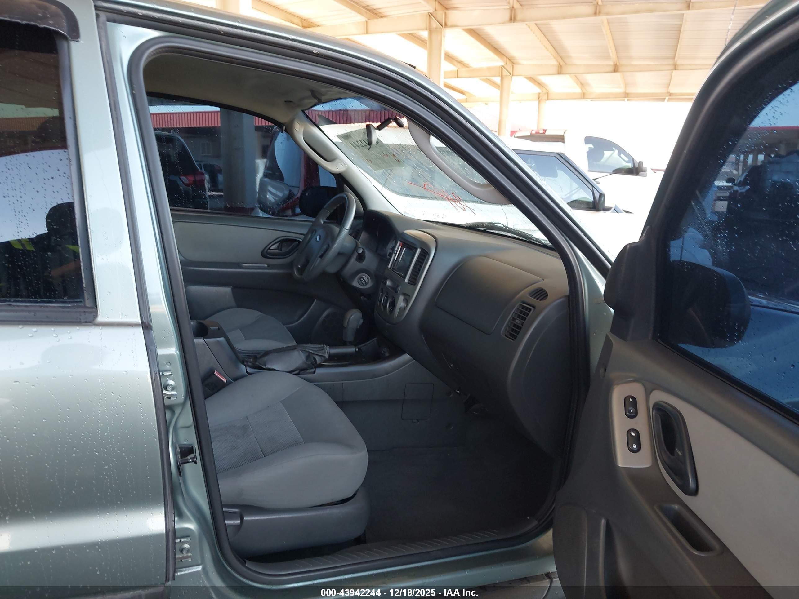 FORD ESCAPE image 5