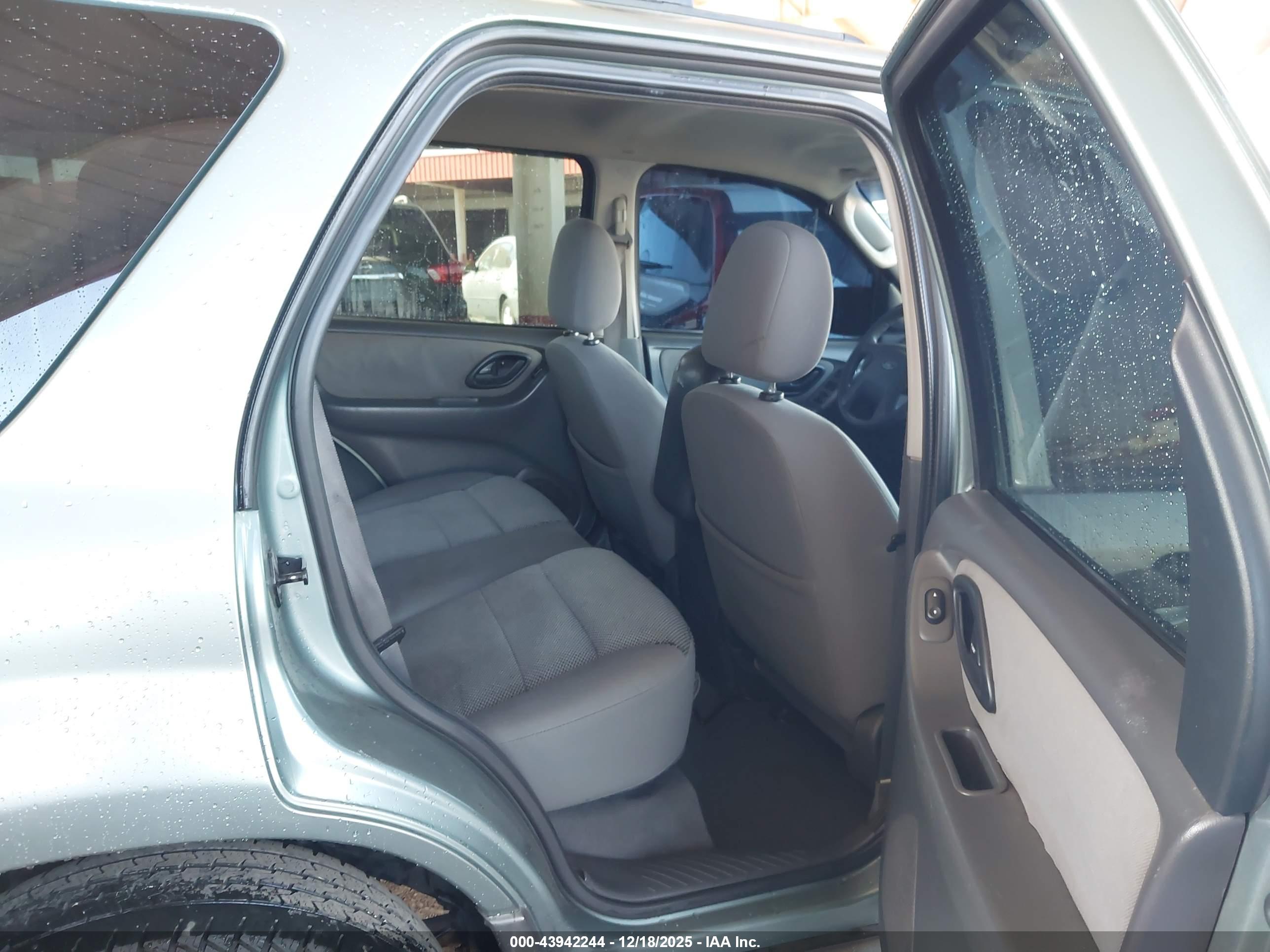 FORD ESCAPE image 8