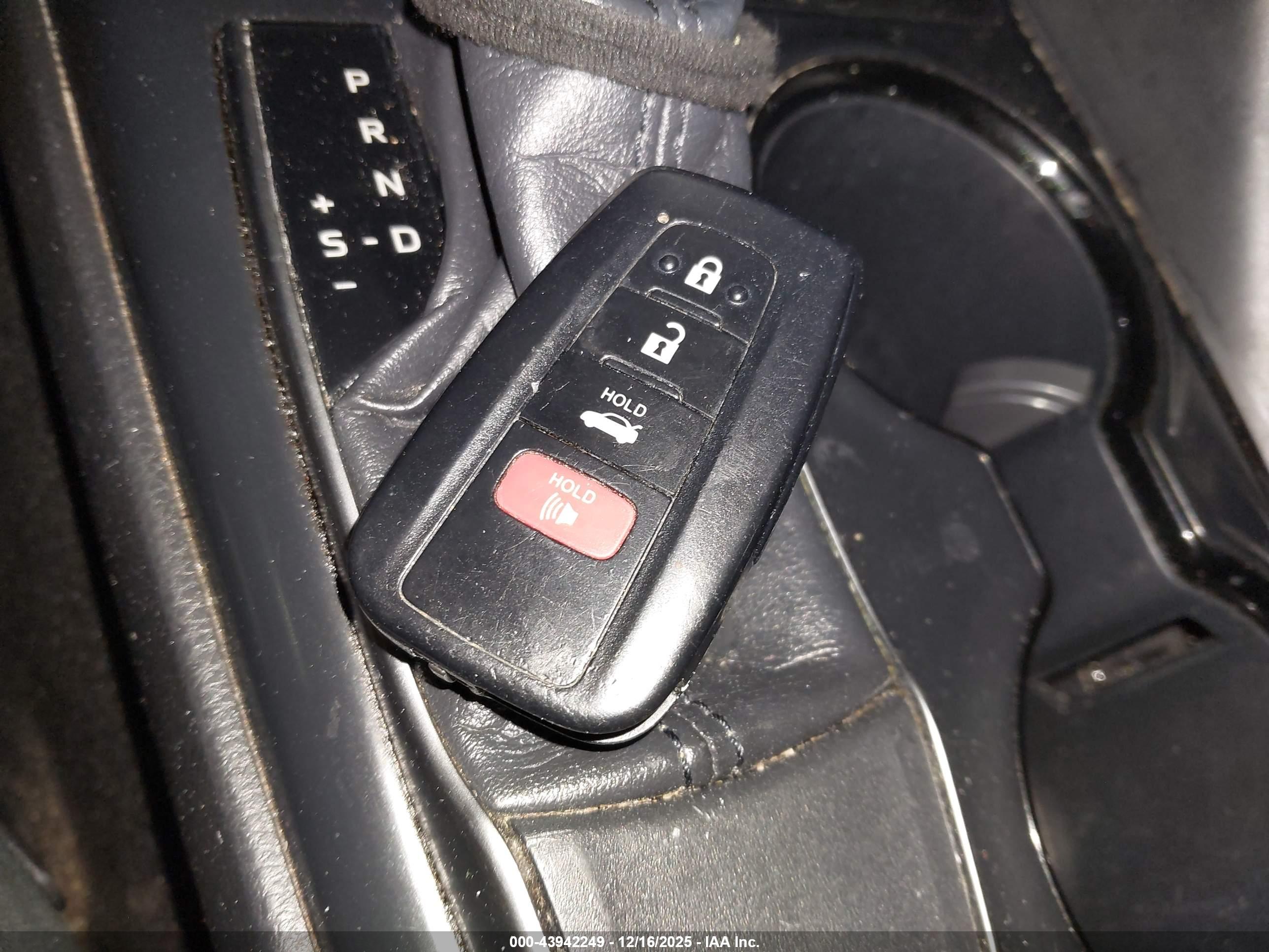 TOYOTA CAMRY image 11
