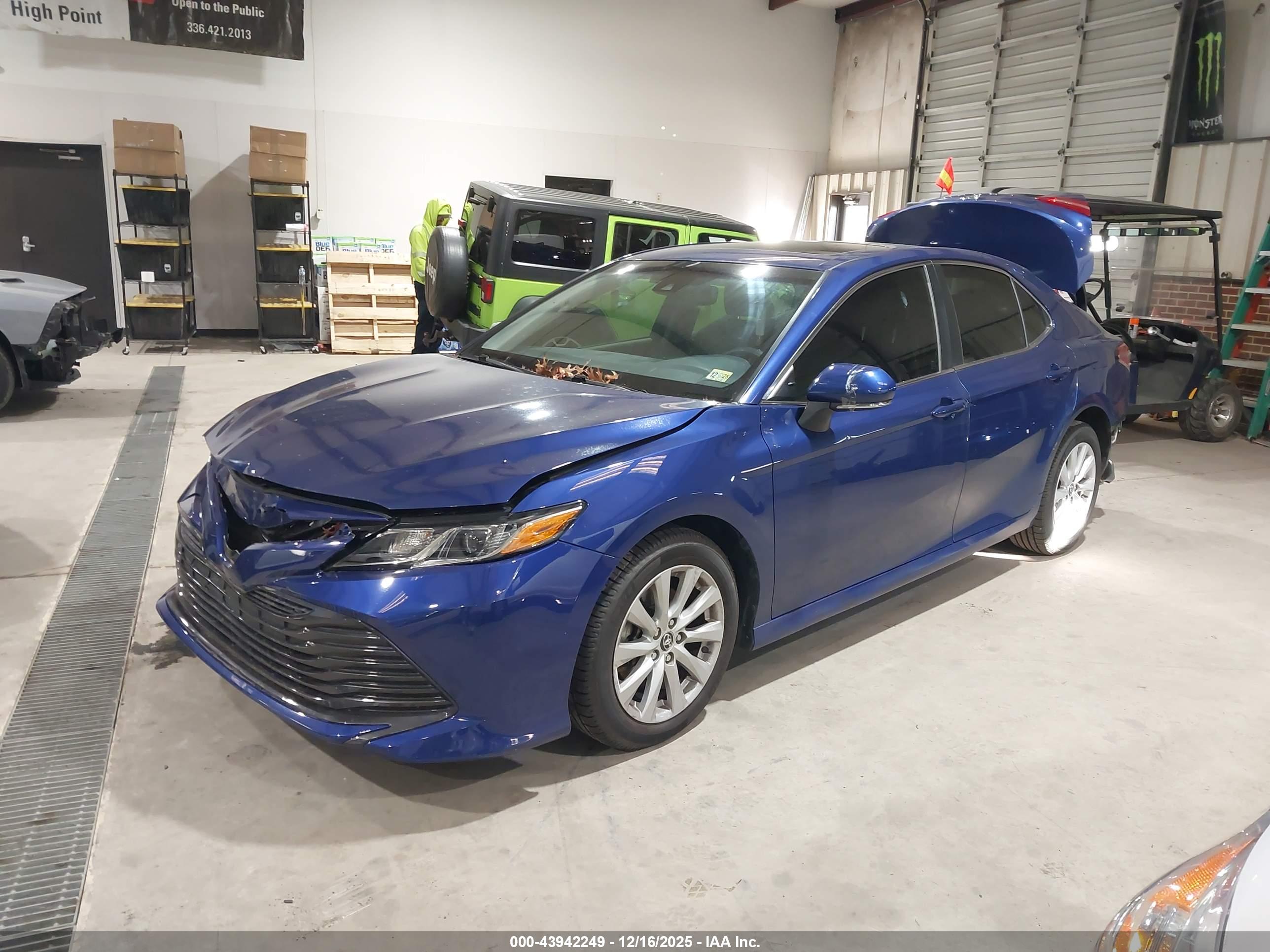 TOYOTA CAMRY image 2