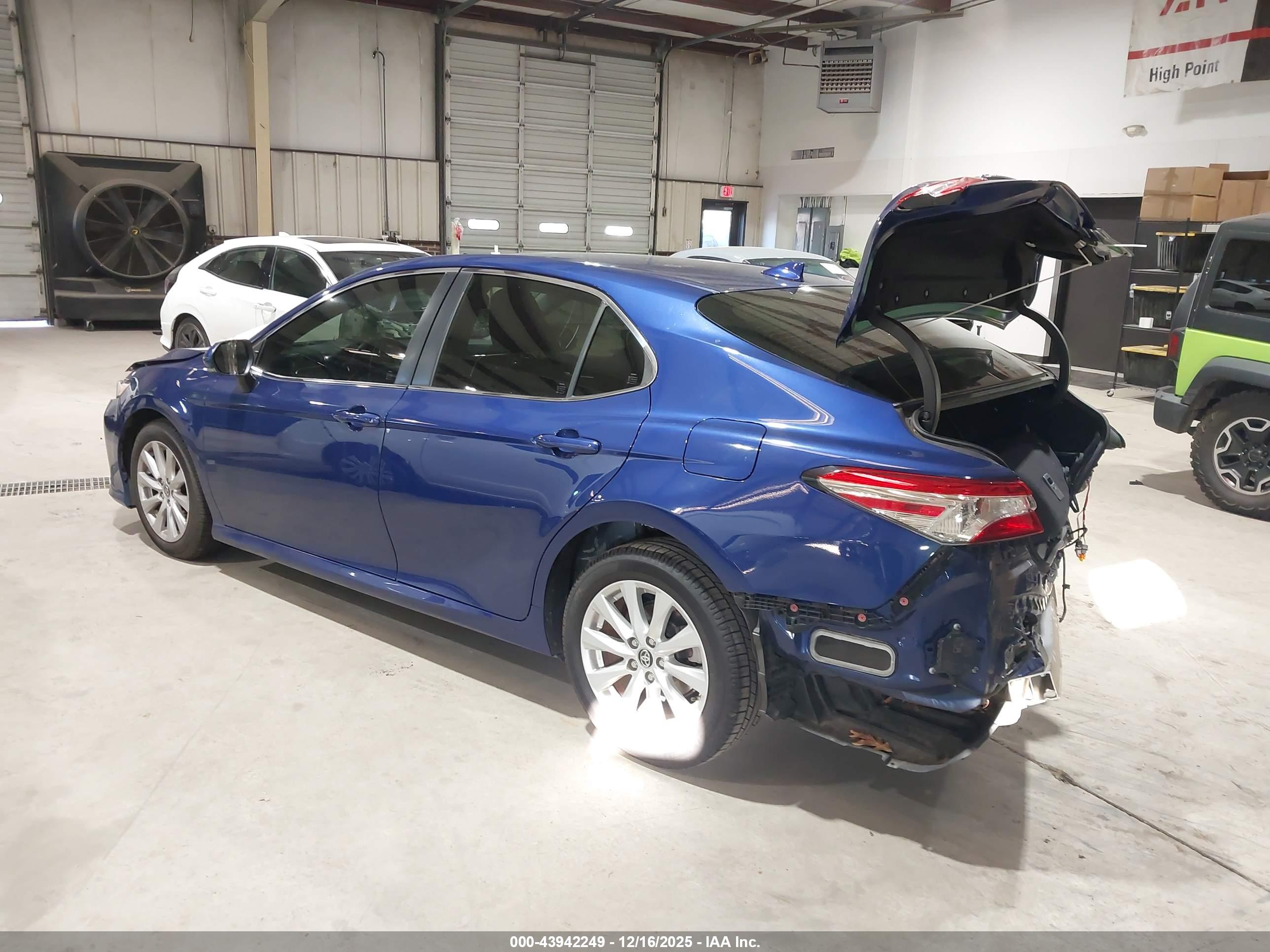 TOYOTA CAMRY image 3