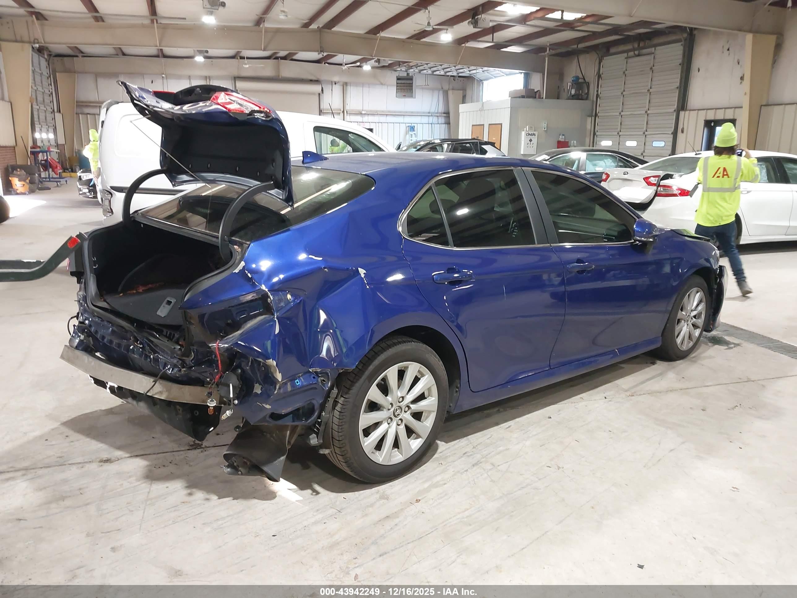 TOYOTA CAMRY image 4