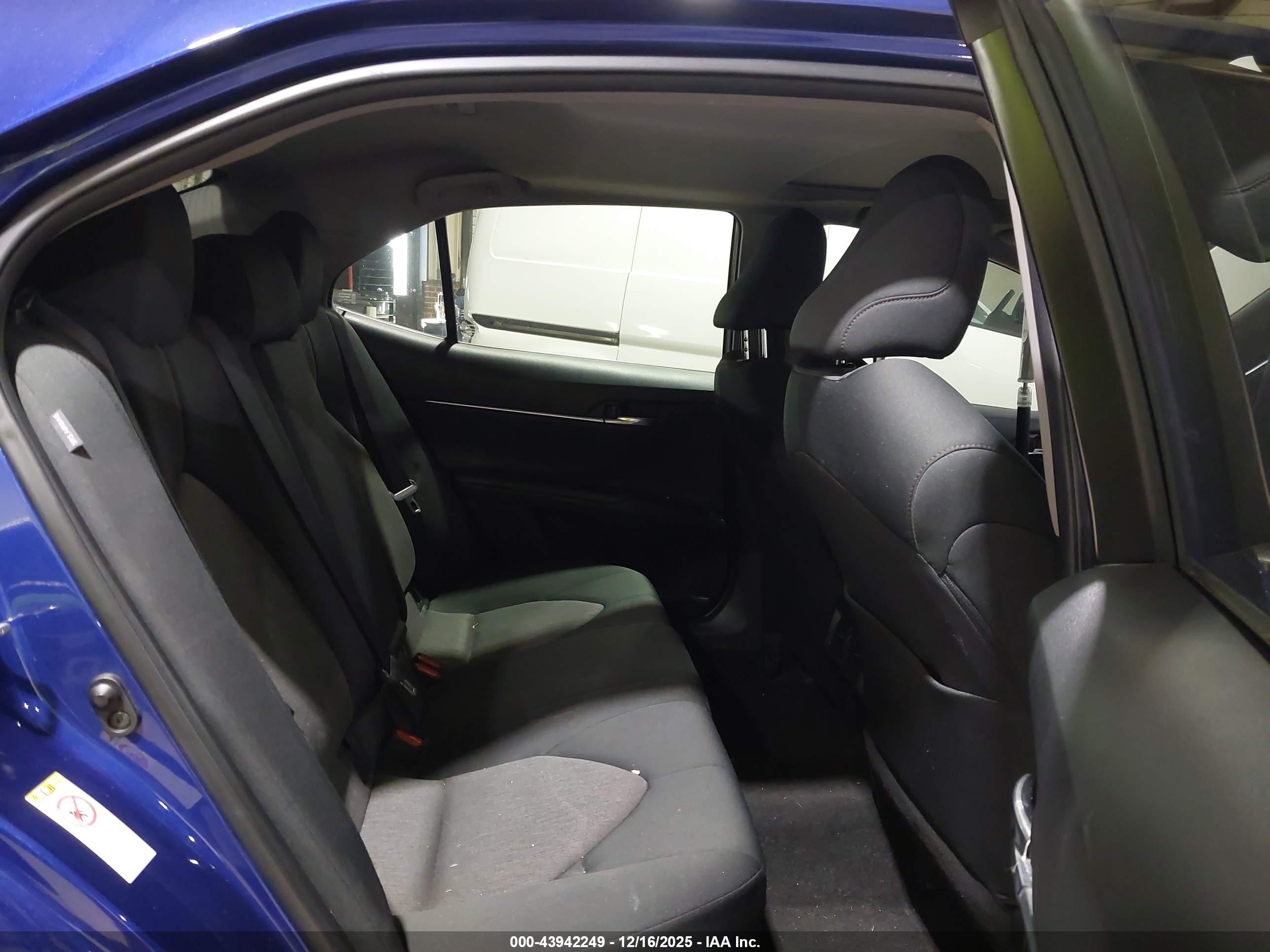 TOYOTA CAMRY image 8