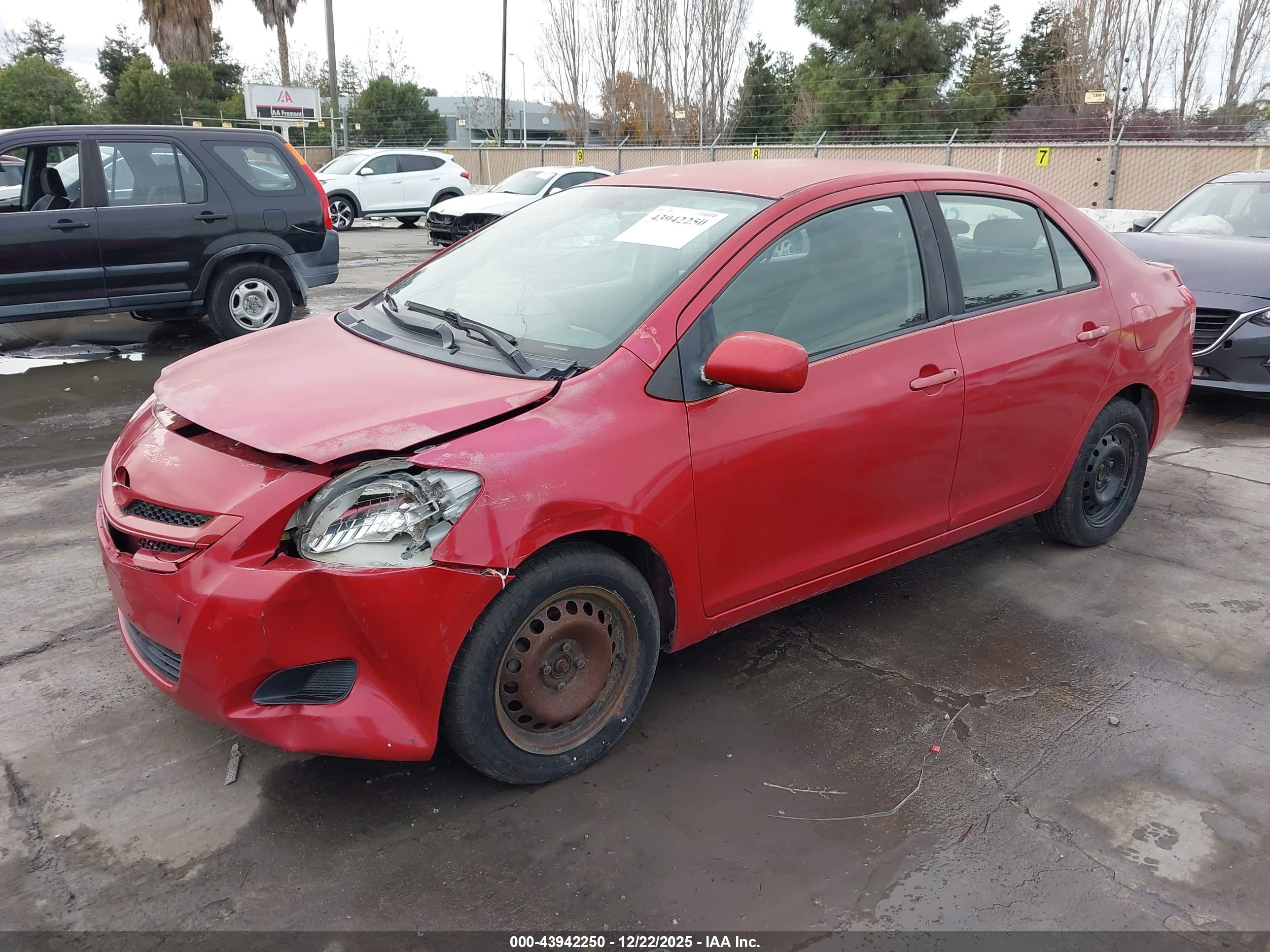 TOYOTA YARIS image 2