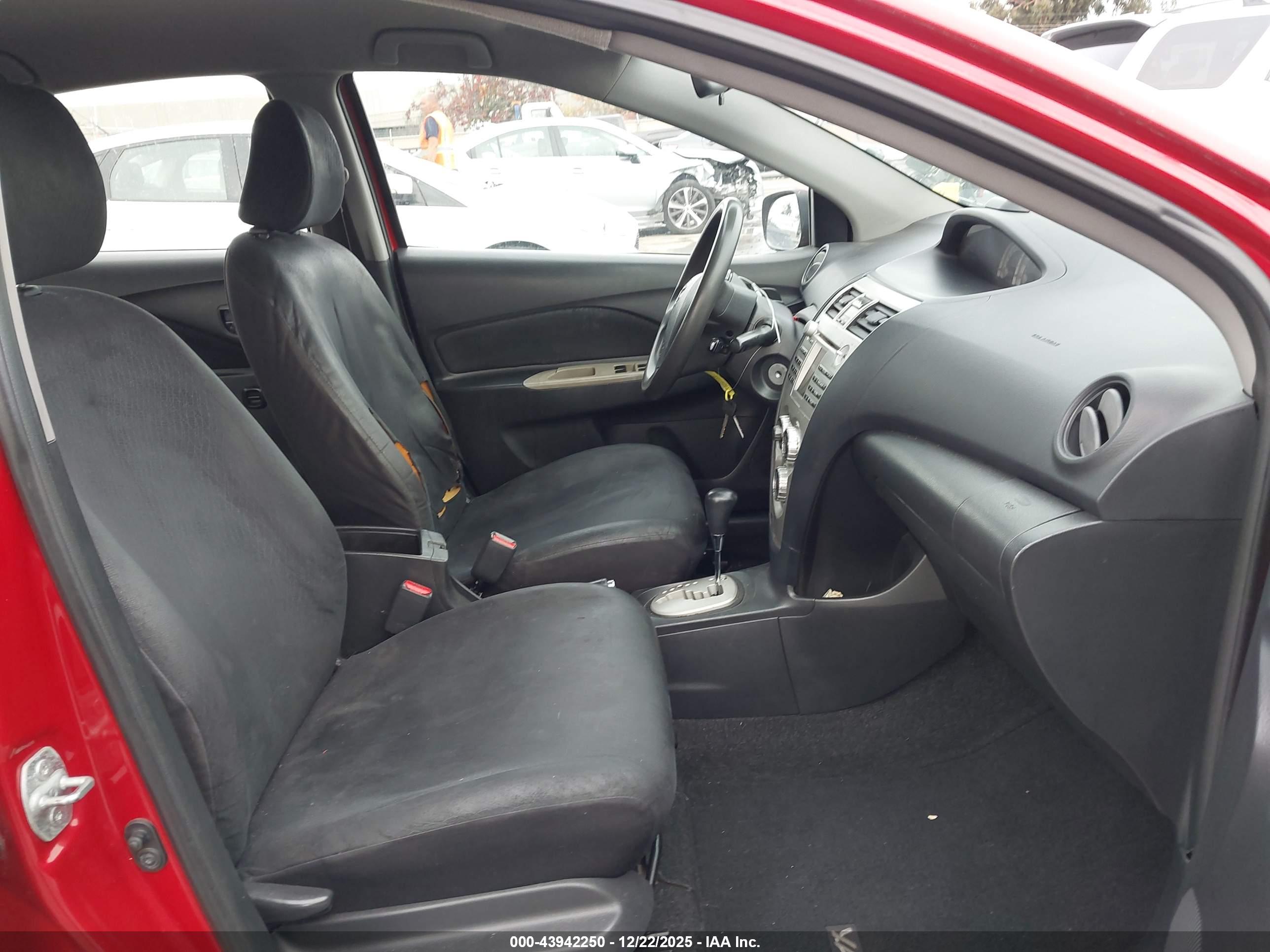 TOYOTA YARIS image 5