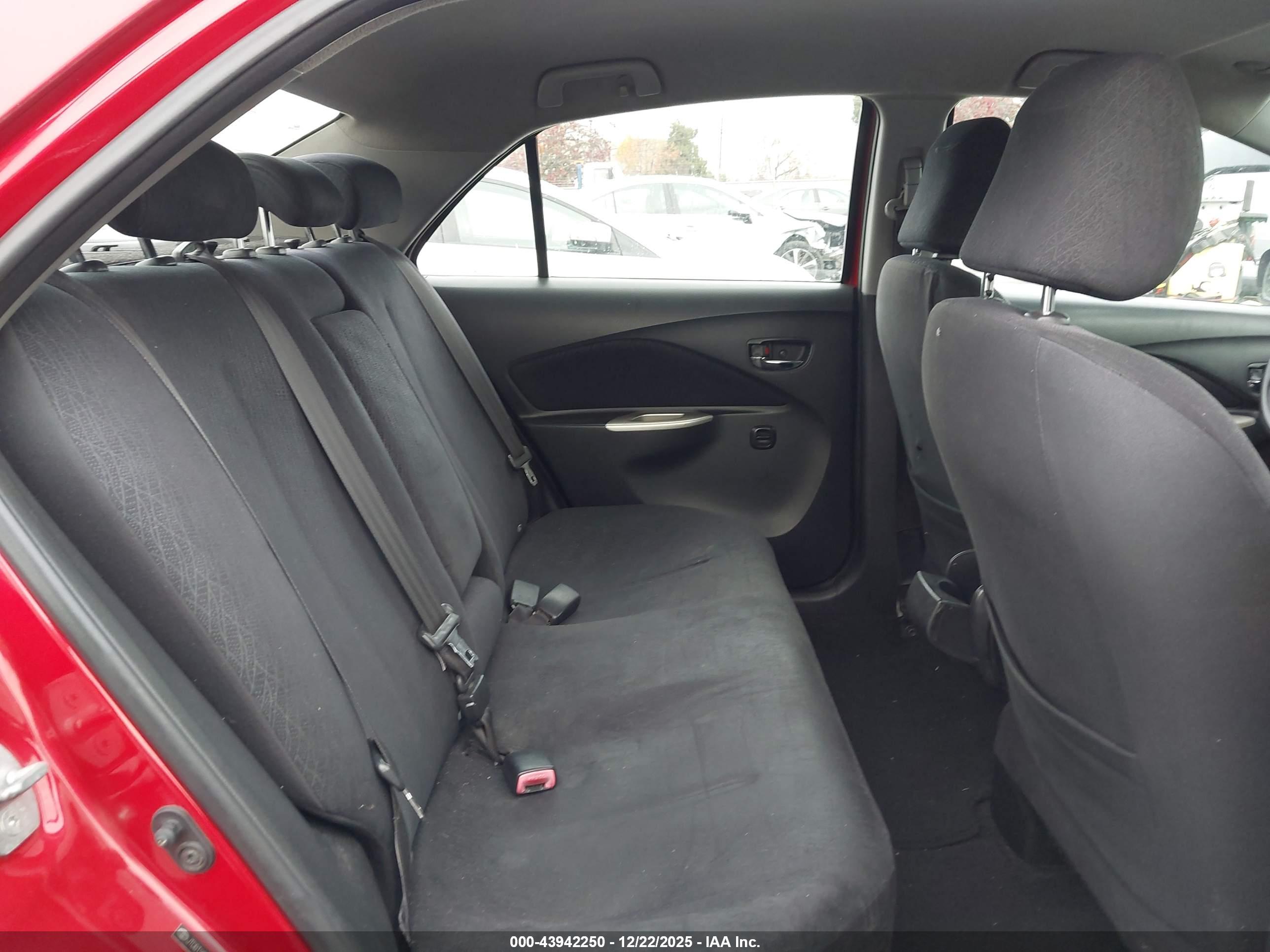 TOYOTA YARIS image 8