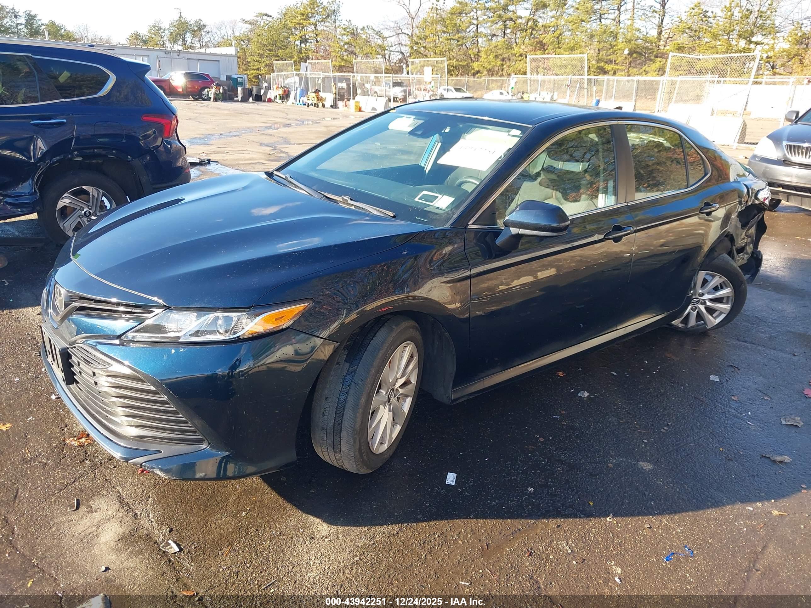 TOYOTA CAMRY image 2