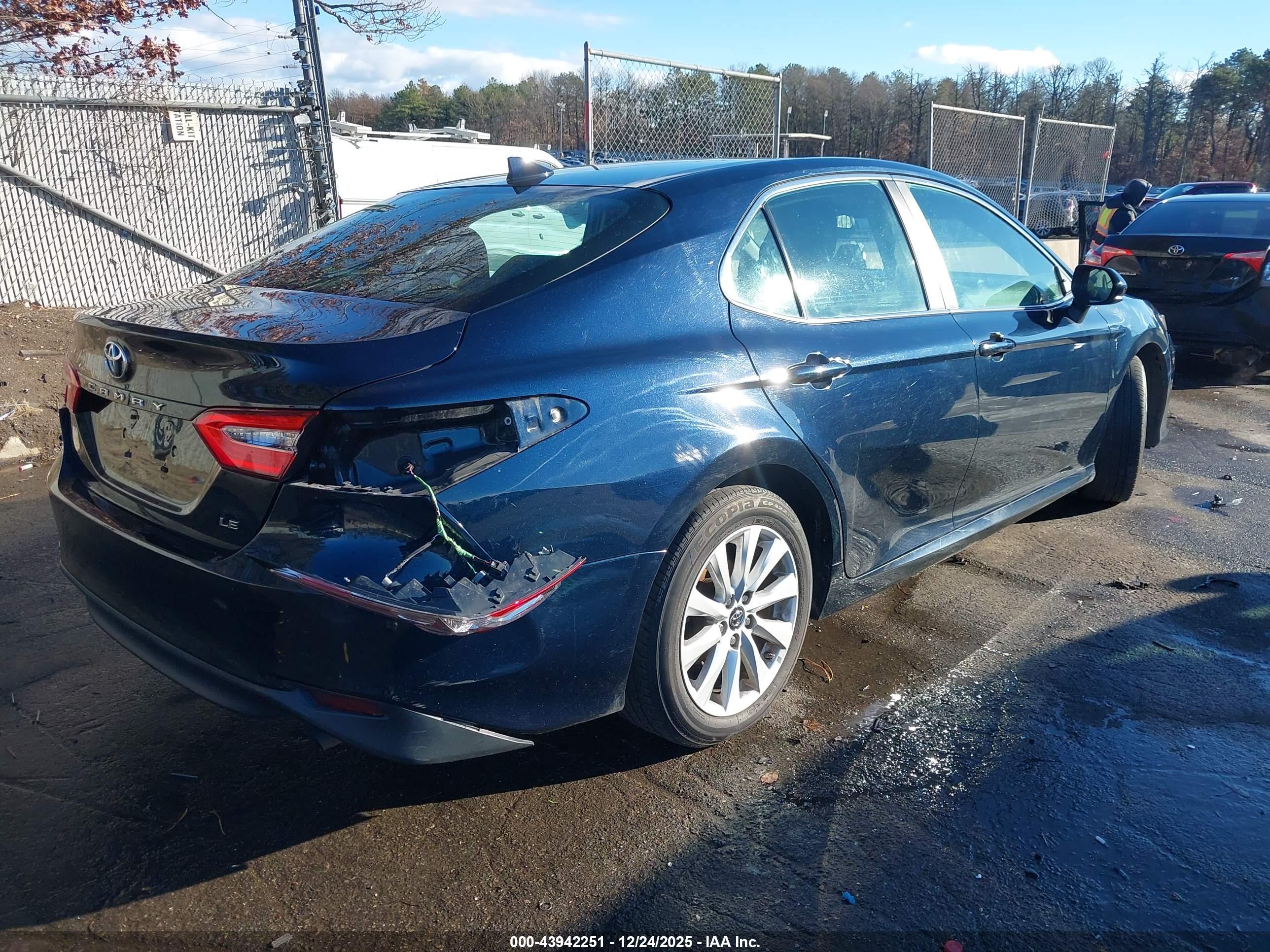 TOYOTA CAMRY image 4