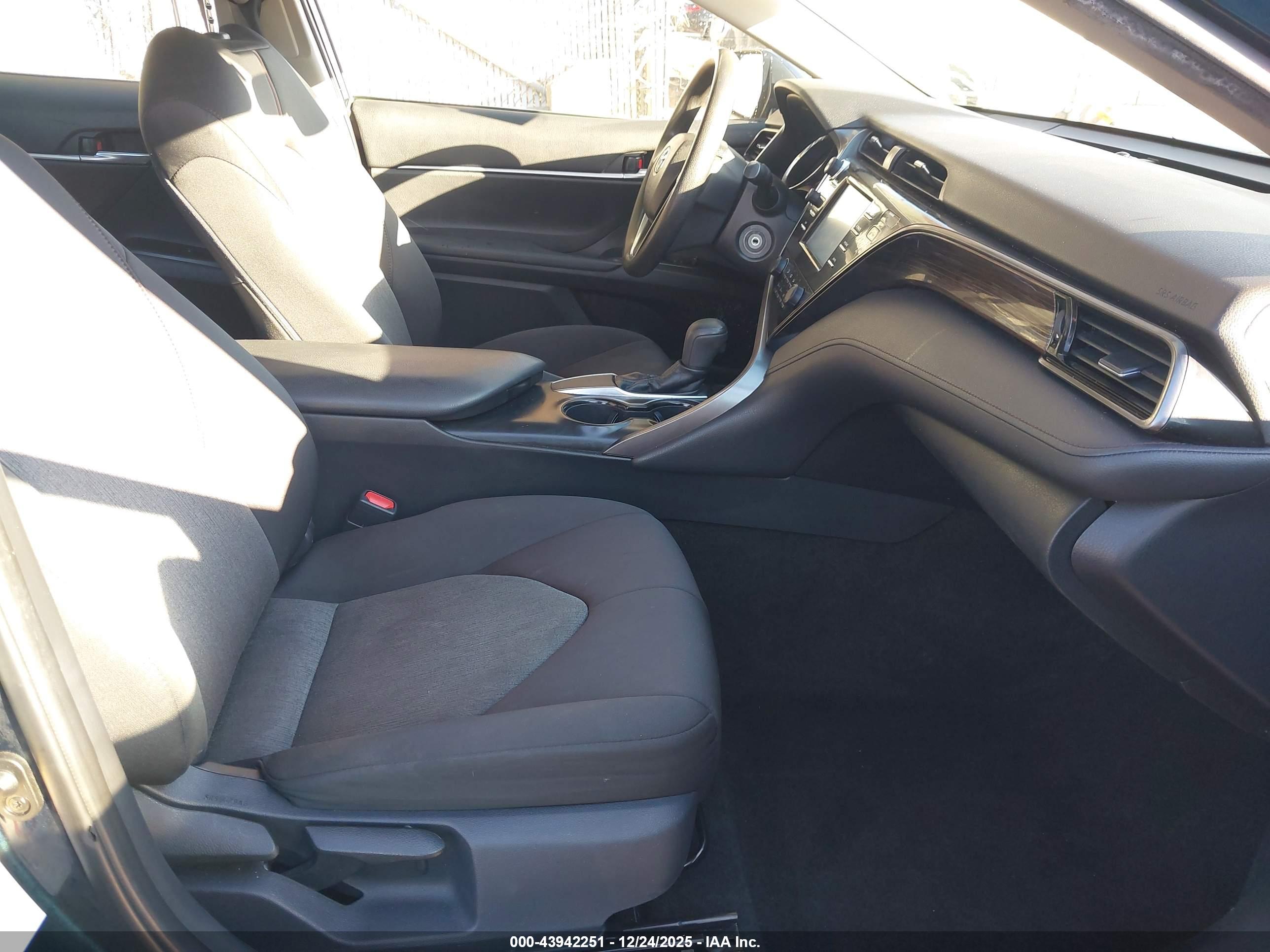 TOYOTA CAMRY image 5