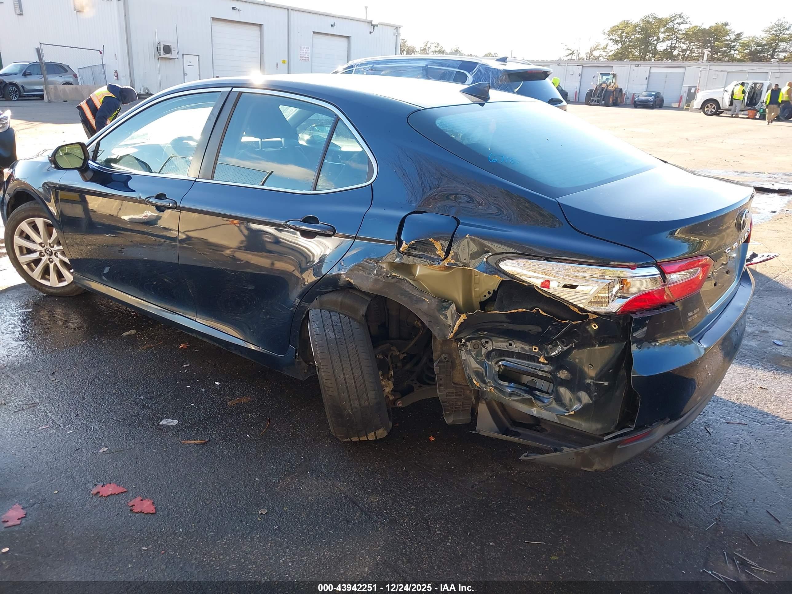TOYOTA CAMRY image 6