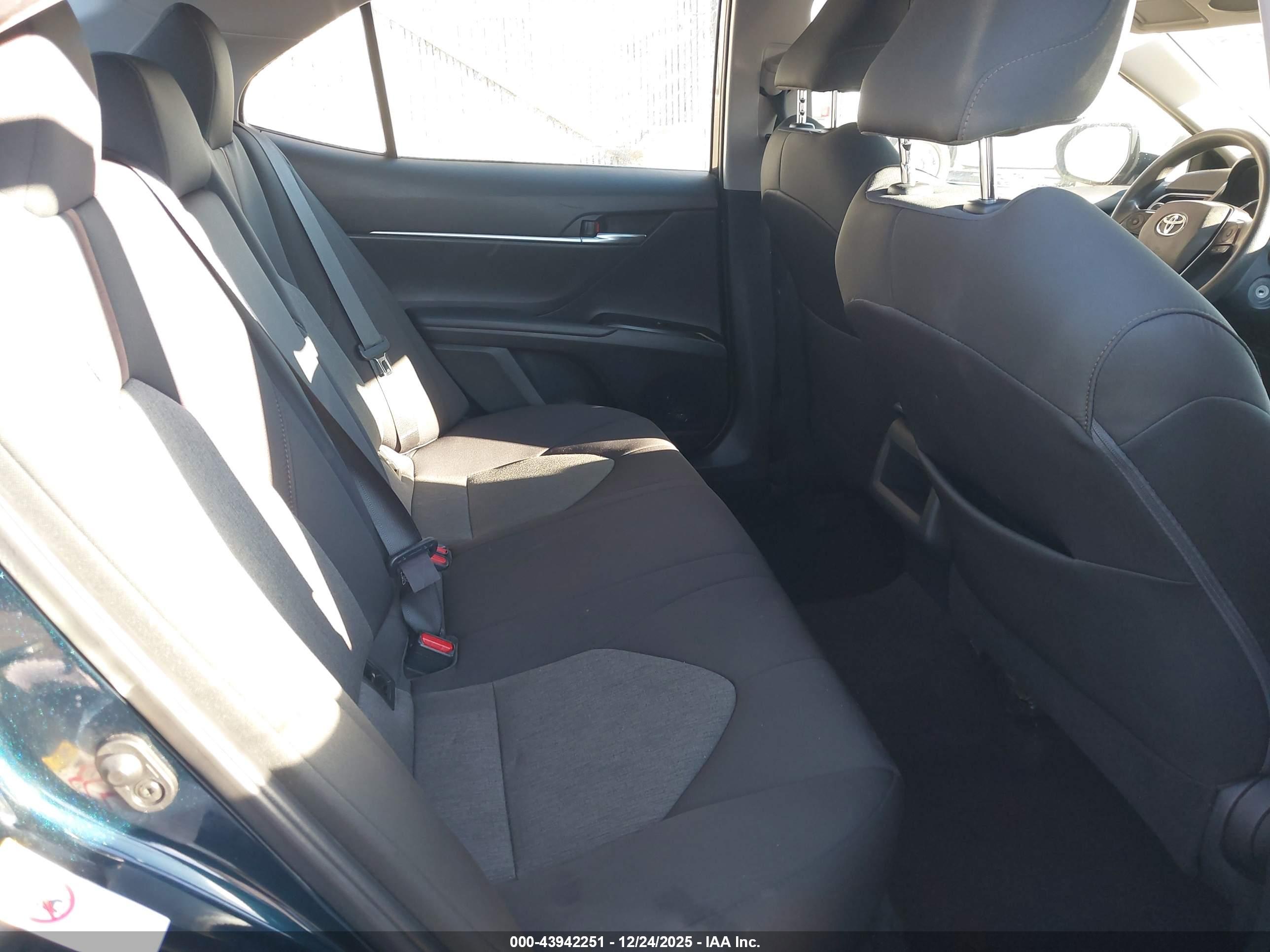 TOYOTA CAMRY image 8