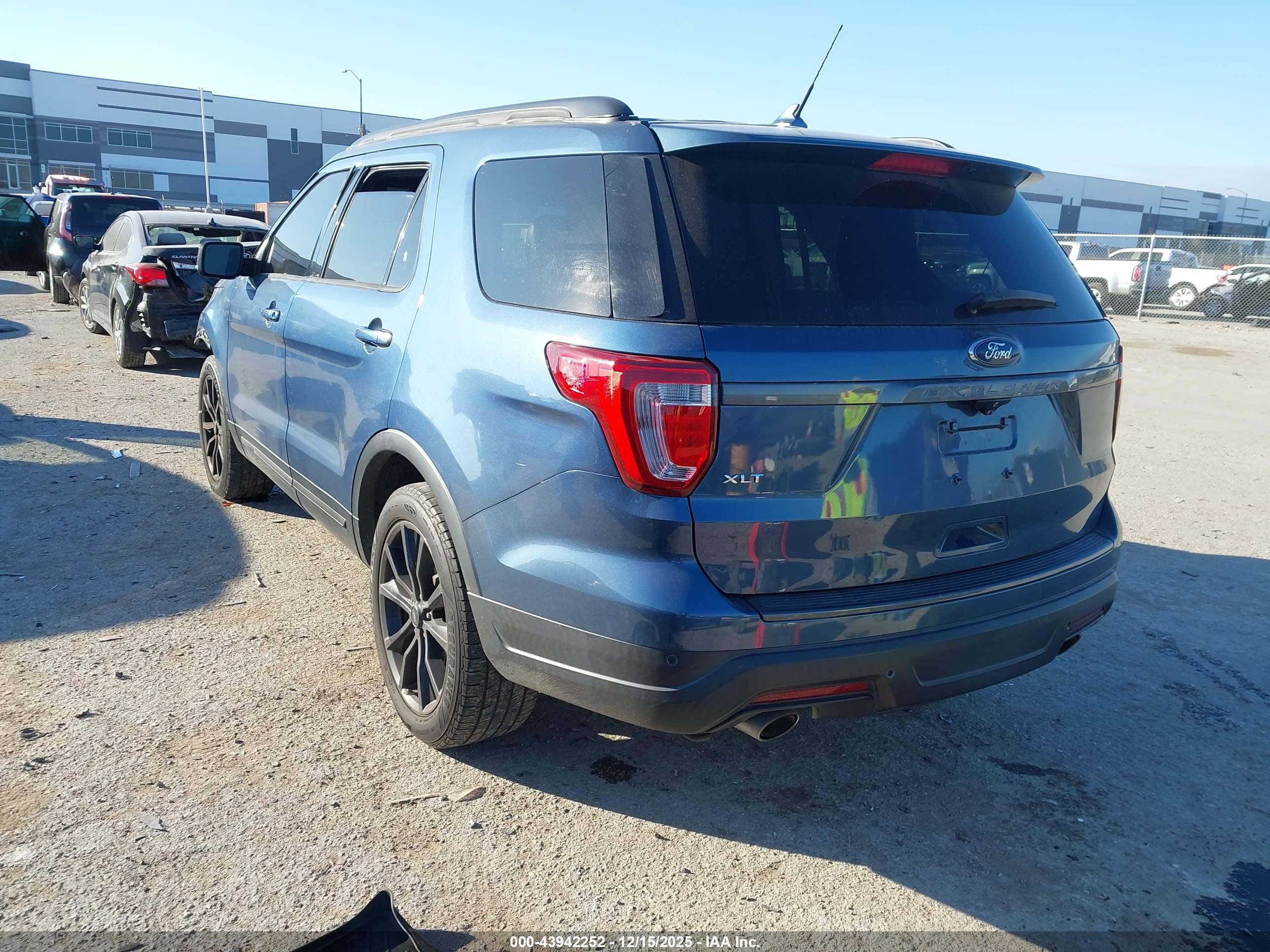 FORD EXPLORER image 3