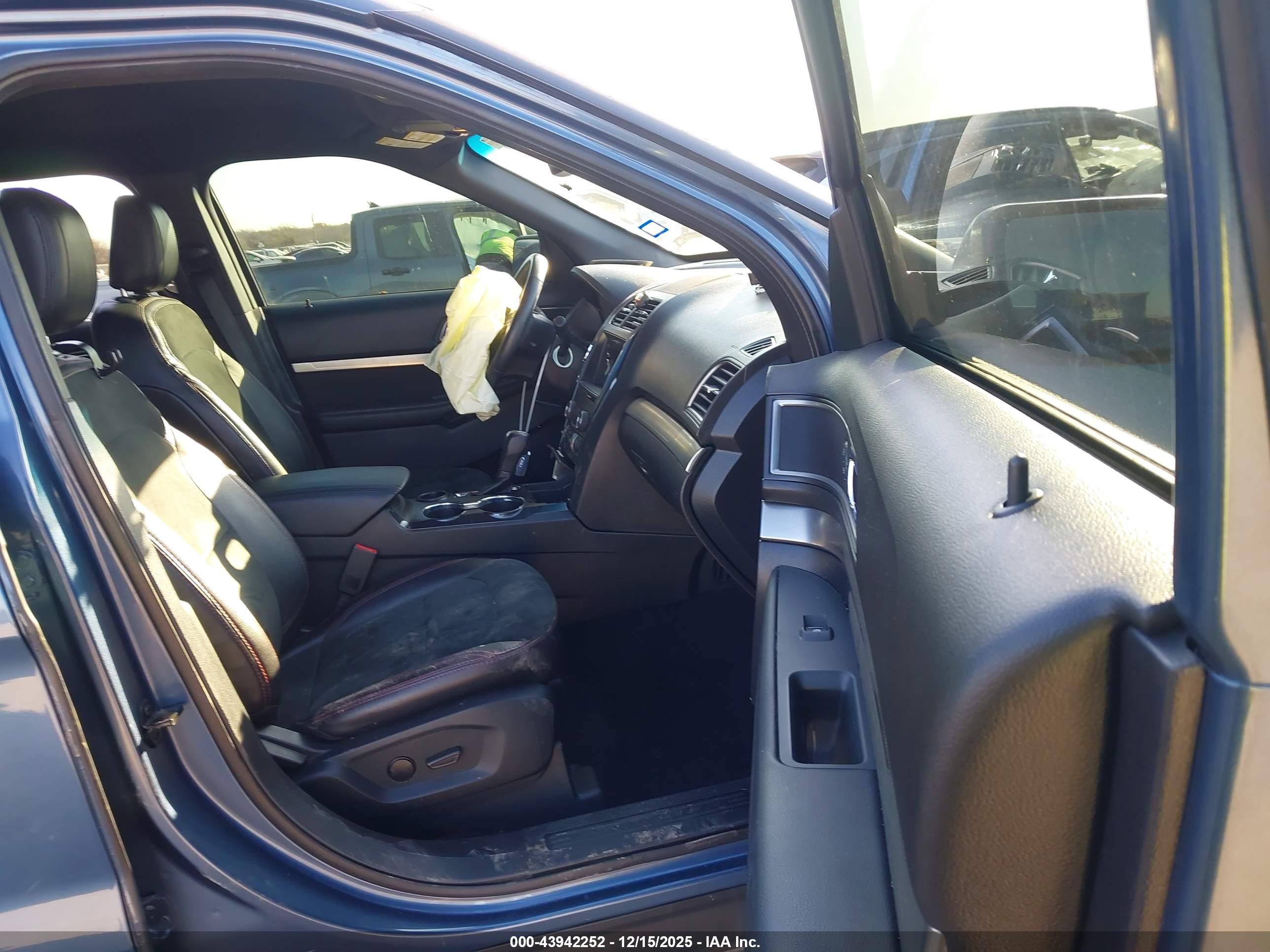 FORD EXPLORER image 5