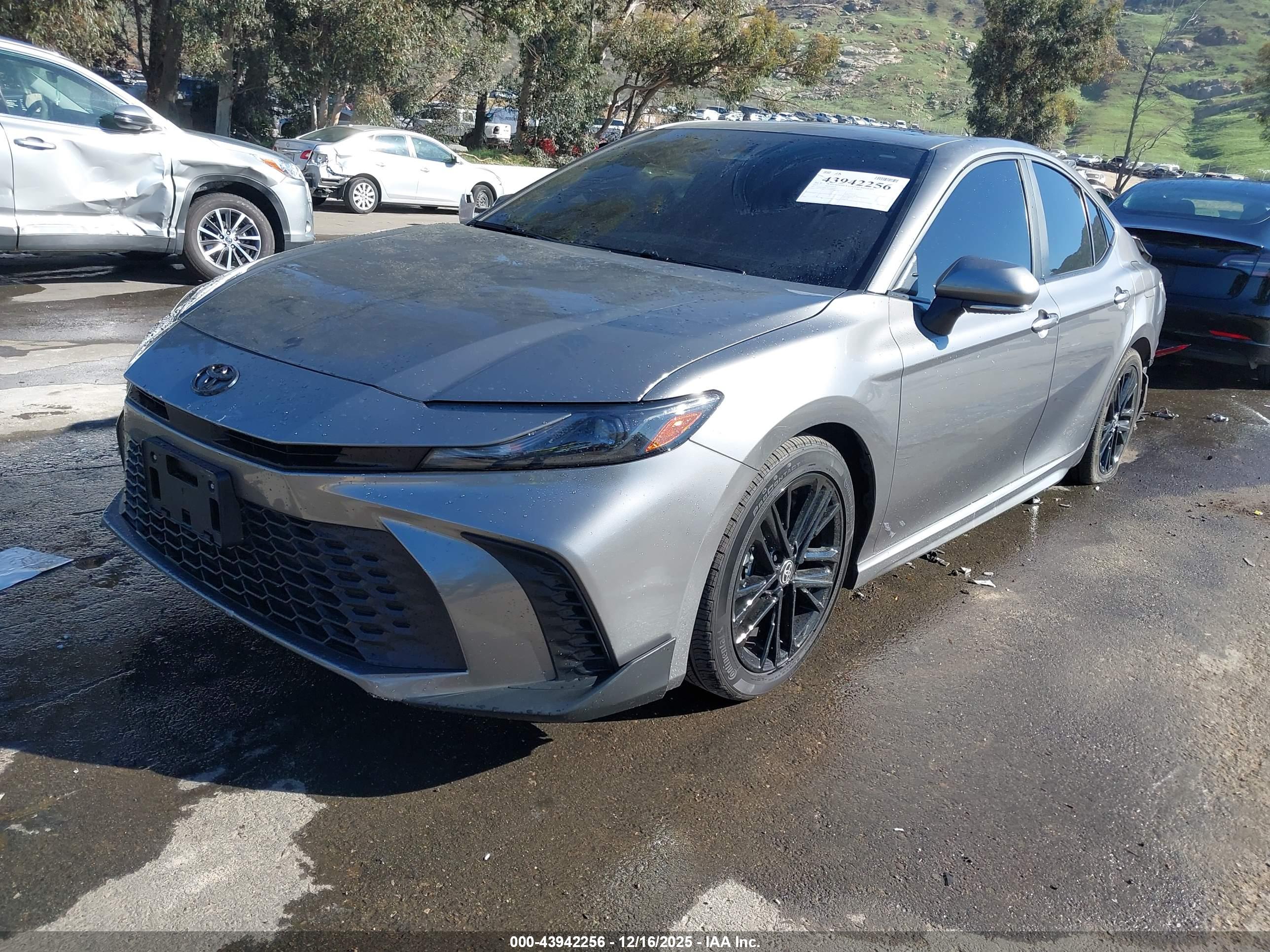 TOYOTA CAMRY image 2