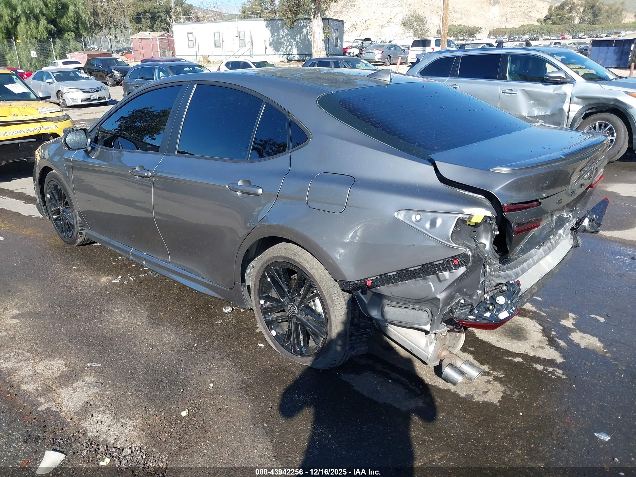 TOYOTA CAMRY image 3