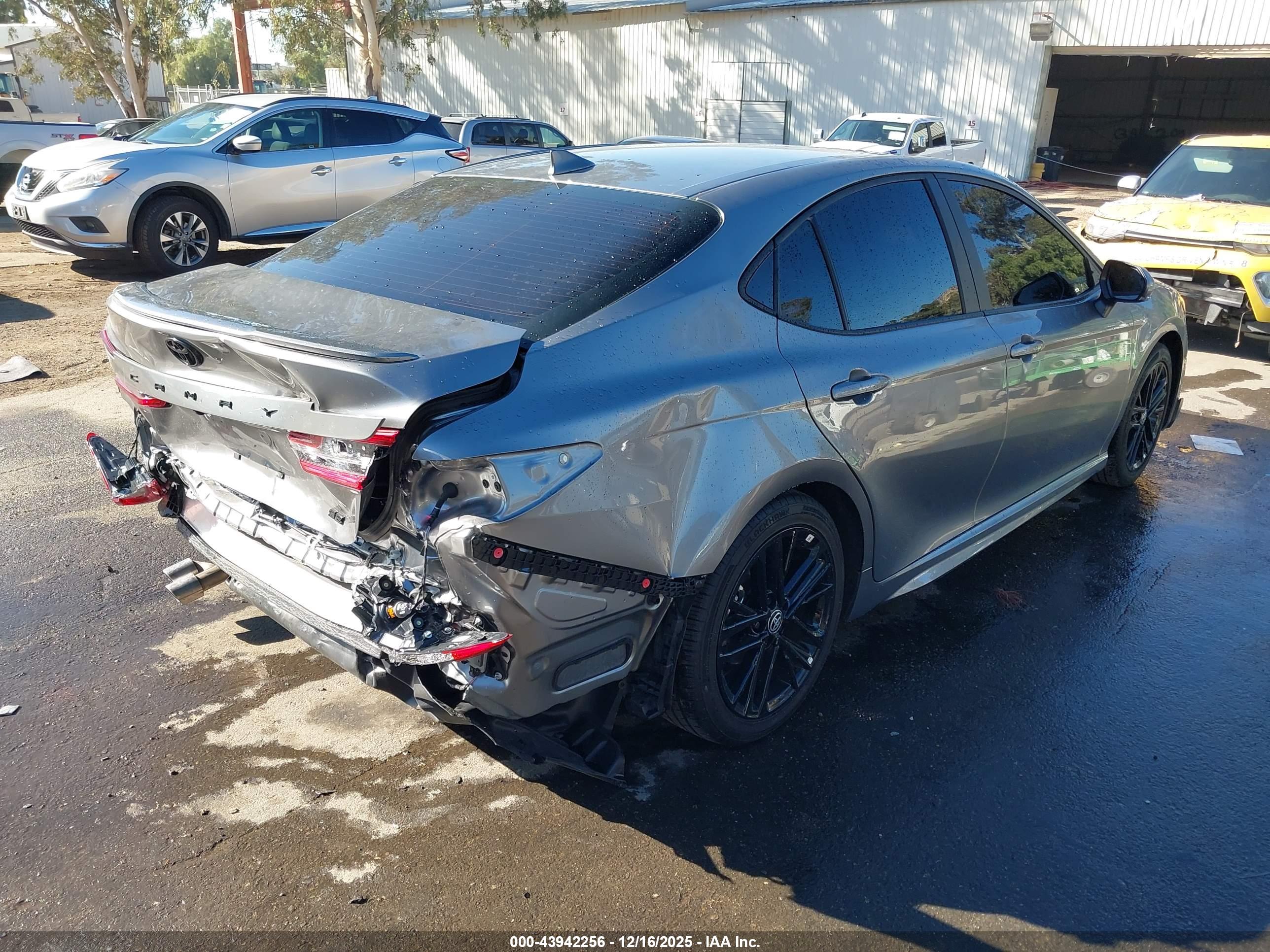 TOYOTA CAMRY image 4