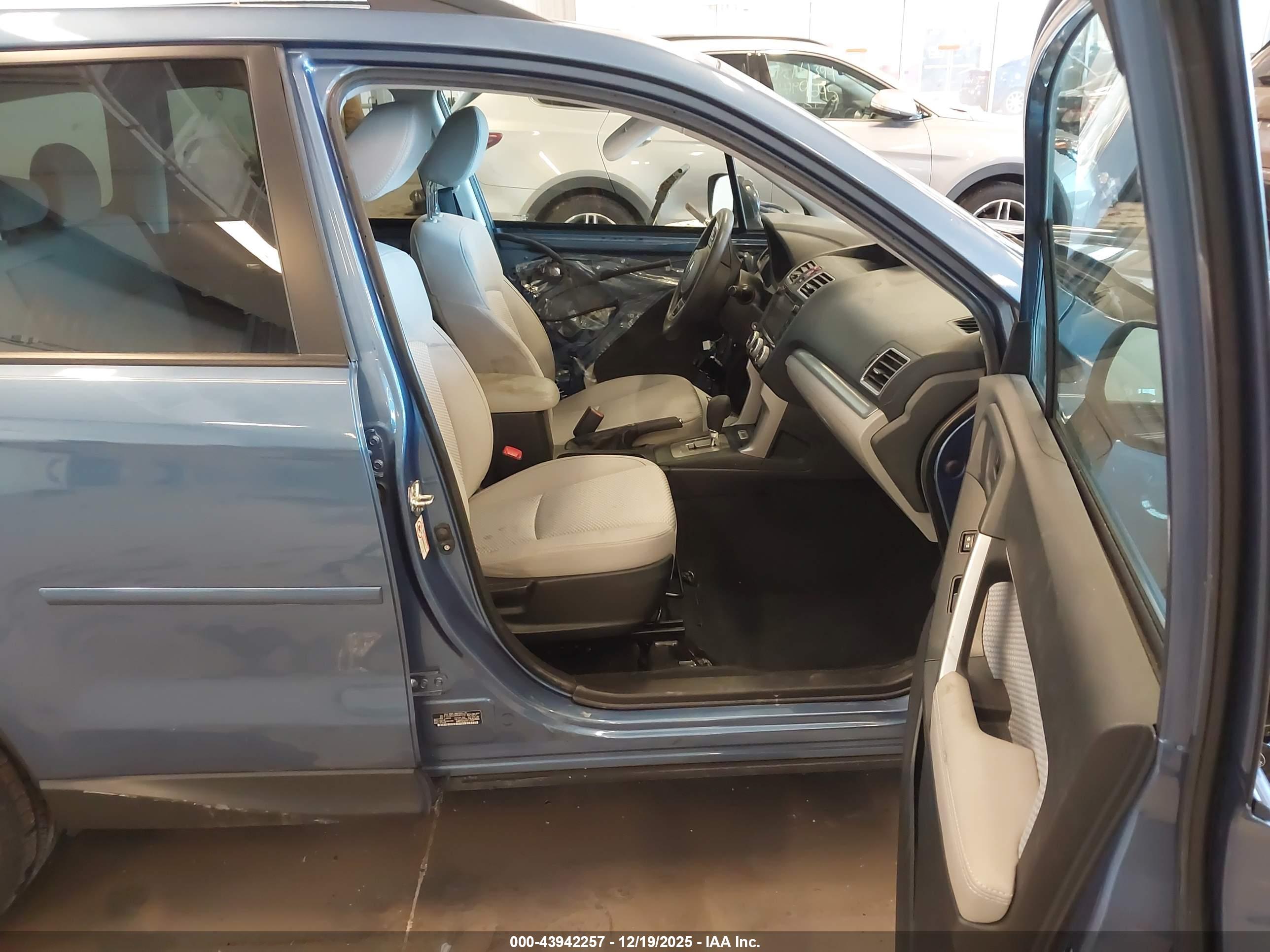 SUBARU FORESTER image 5