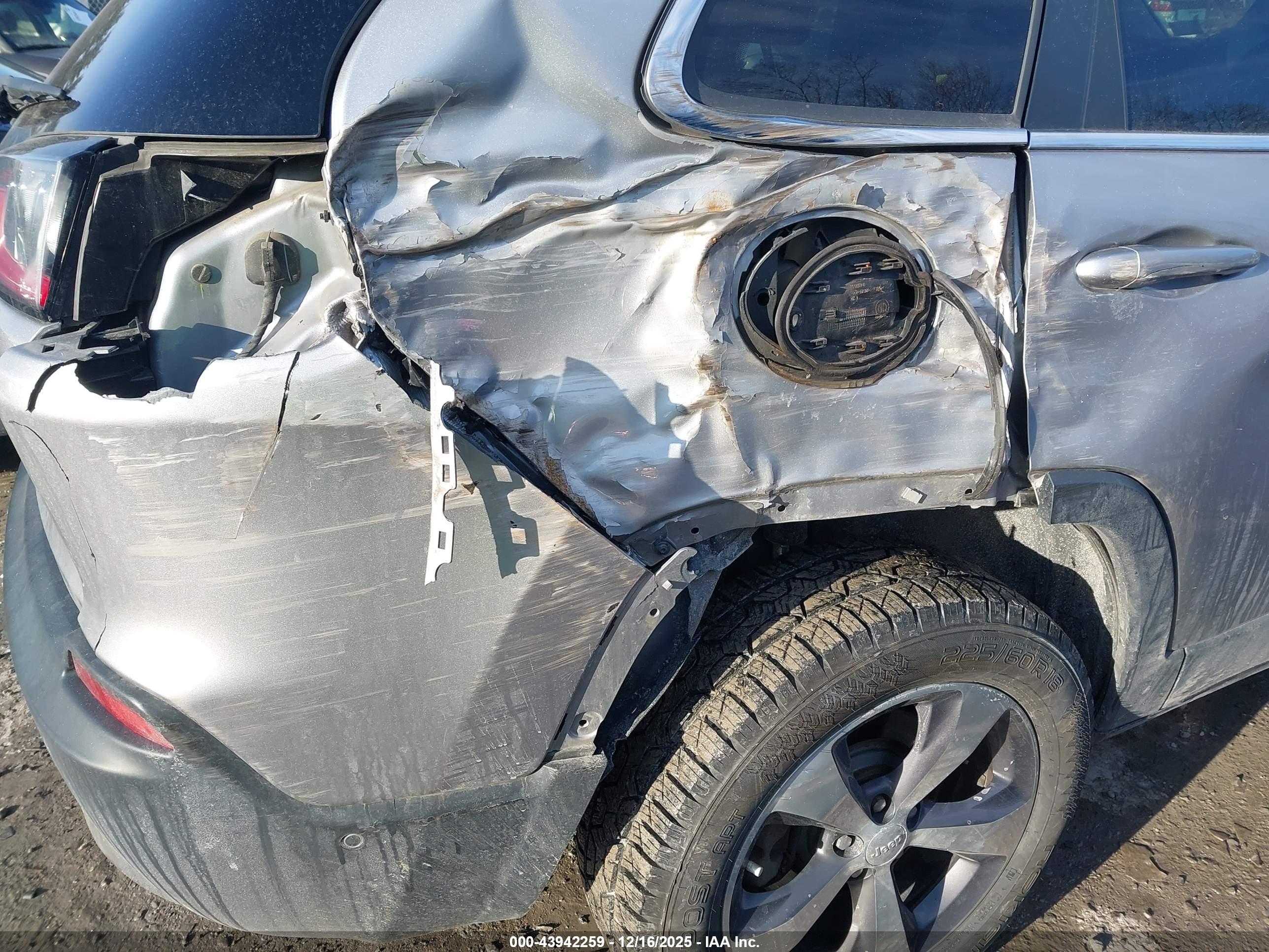 JEEP CHEROKEE image 6