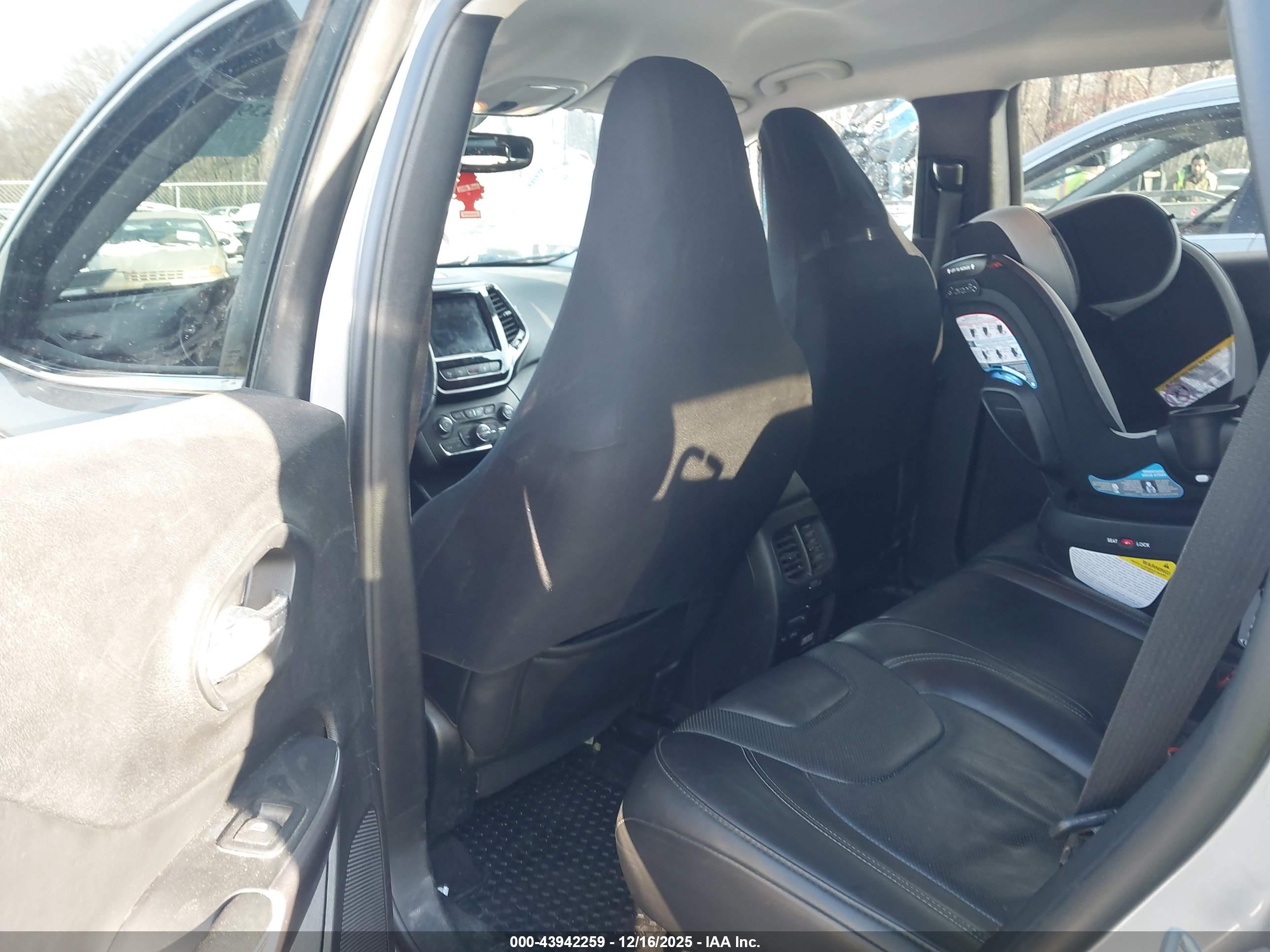 JEEP CHEROKEE image 8