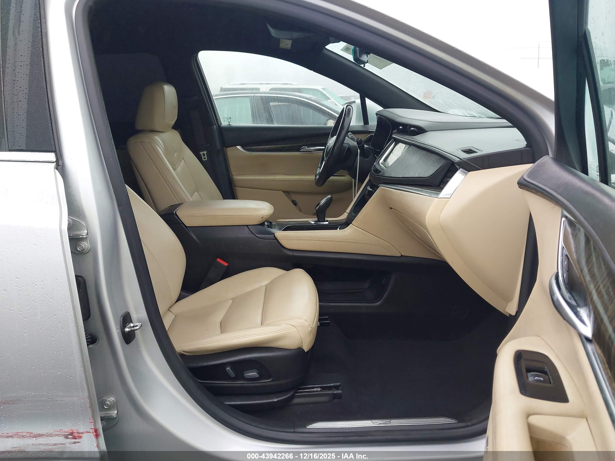 CADILLAC XT5 image 5