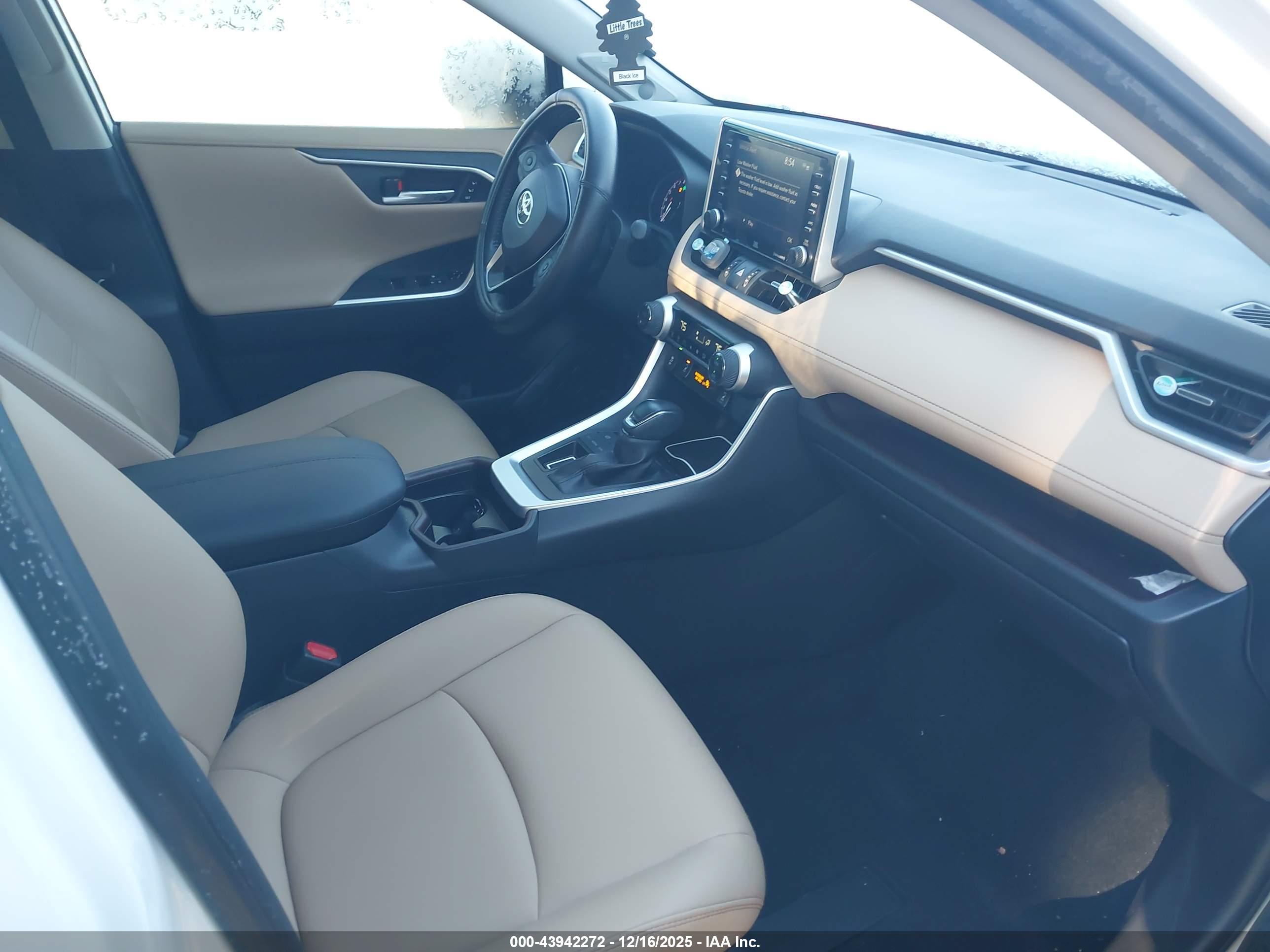 TOYOTA RAV4 image 5