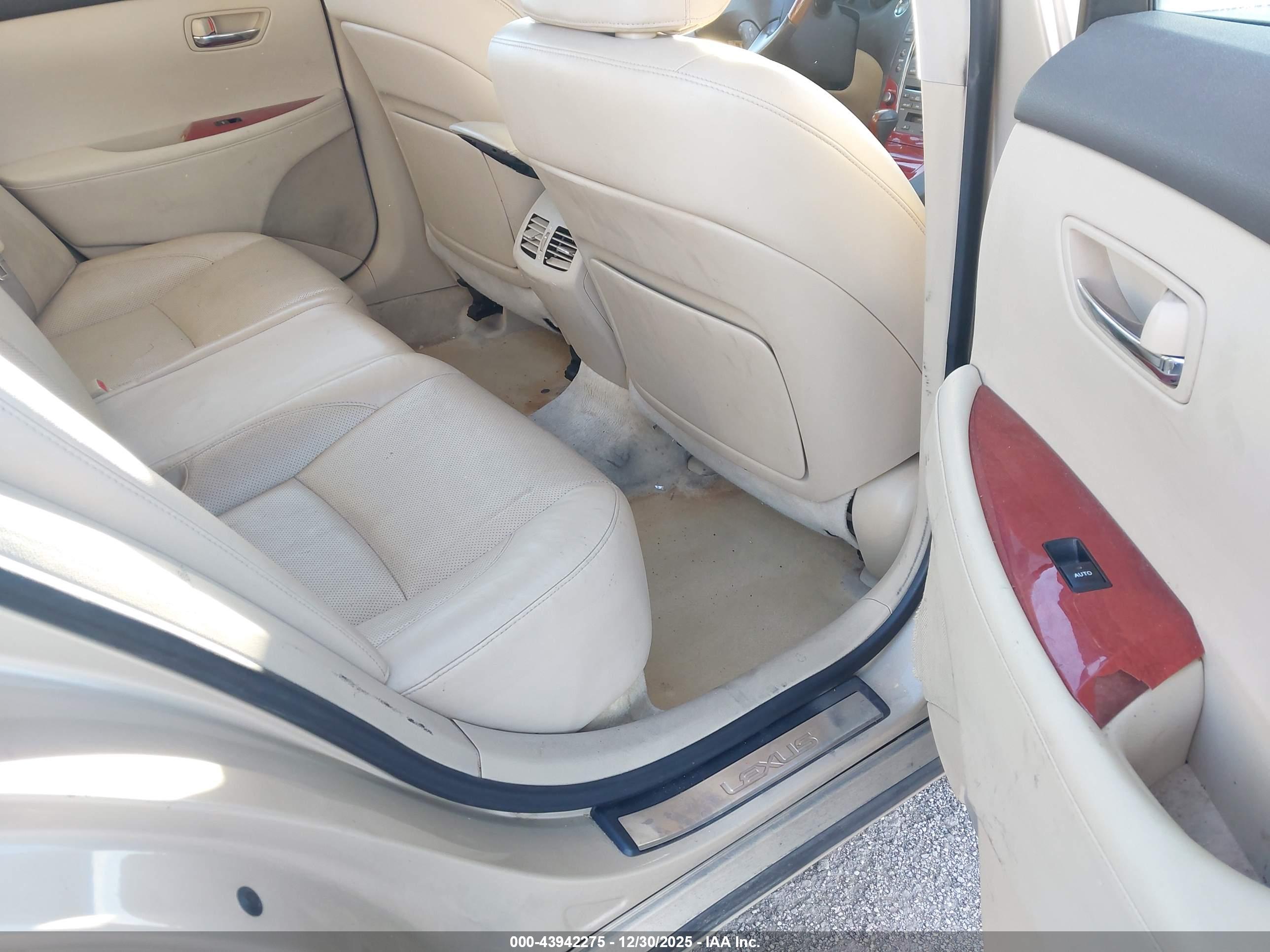 LEXUS ES image 8