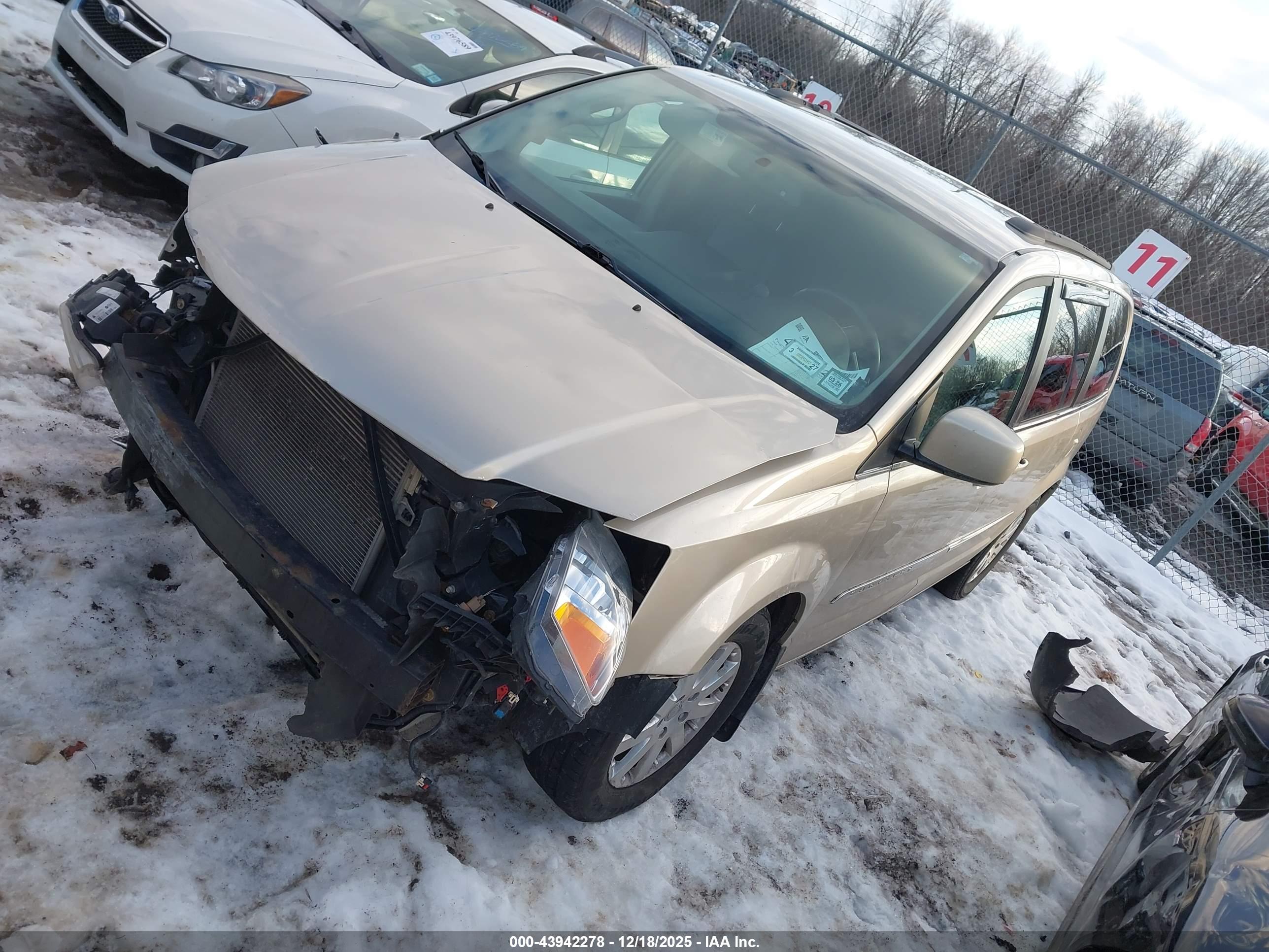 CHRYSLER TOWN image 2