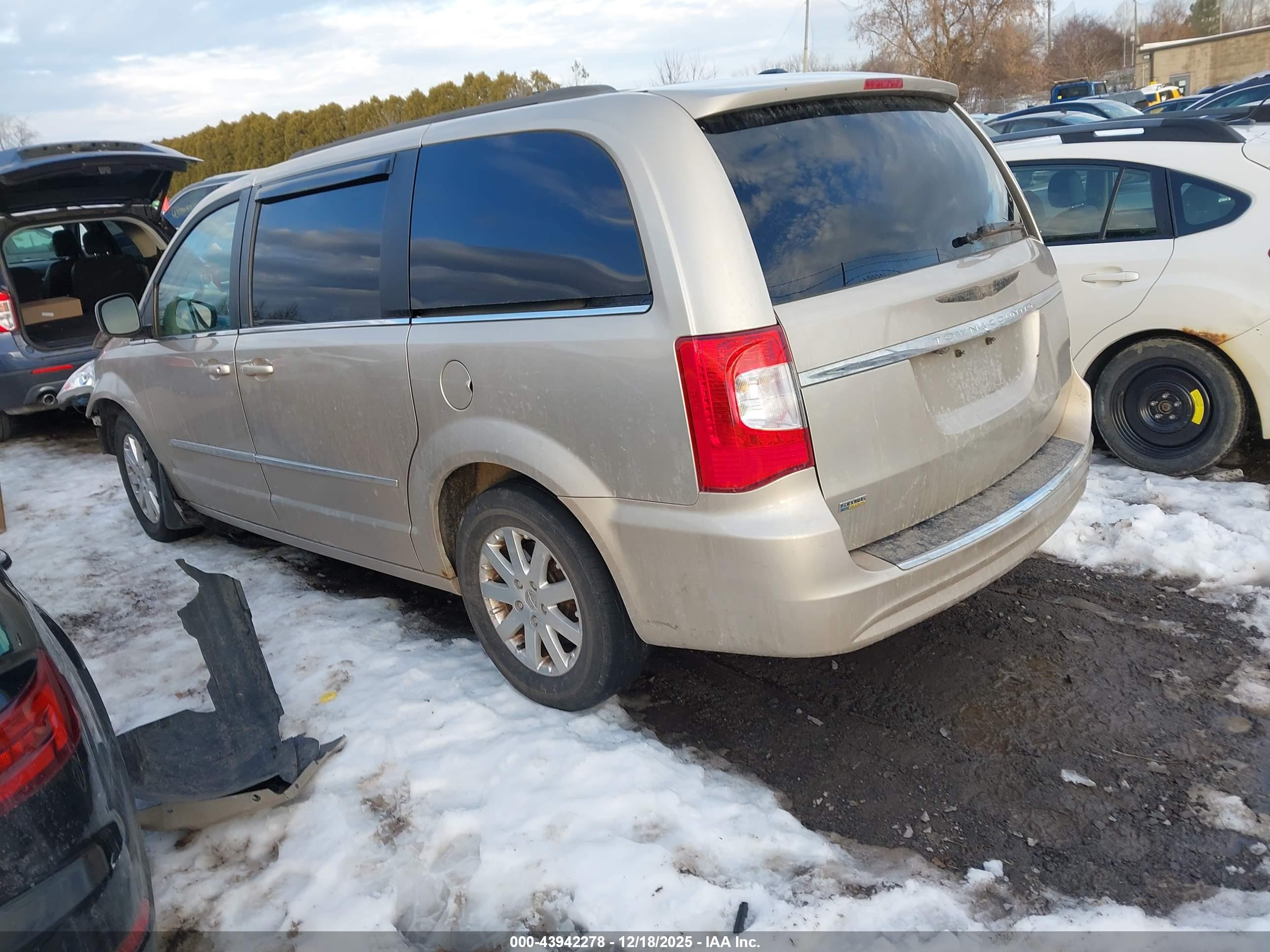 CHRYSLER TOWN image 3