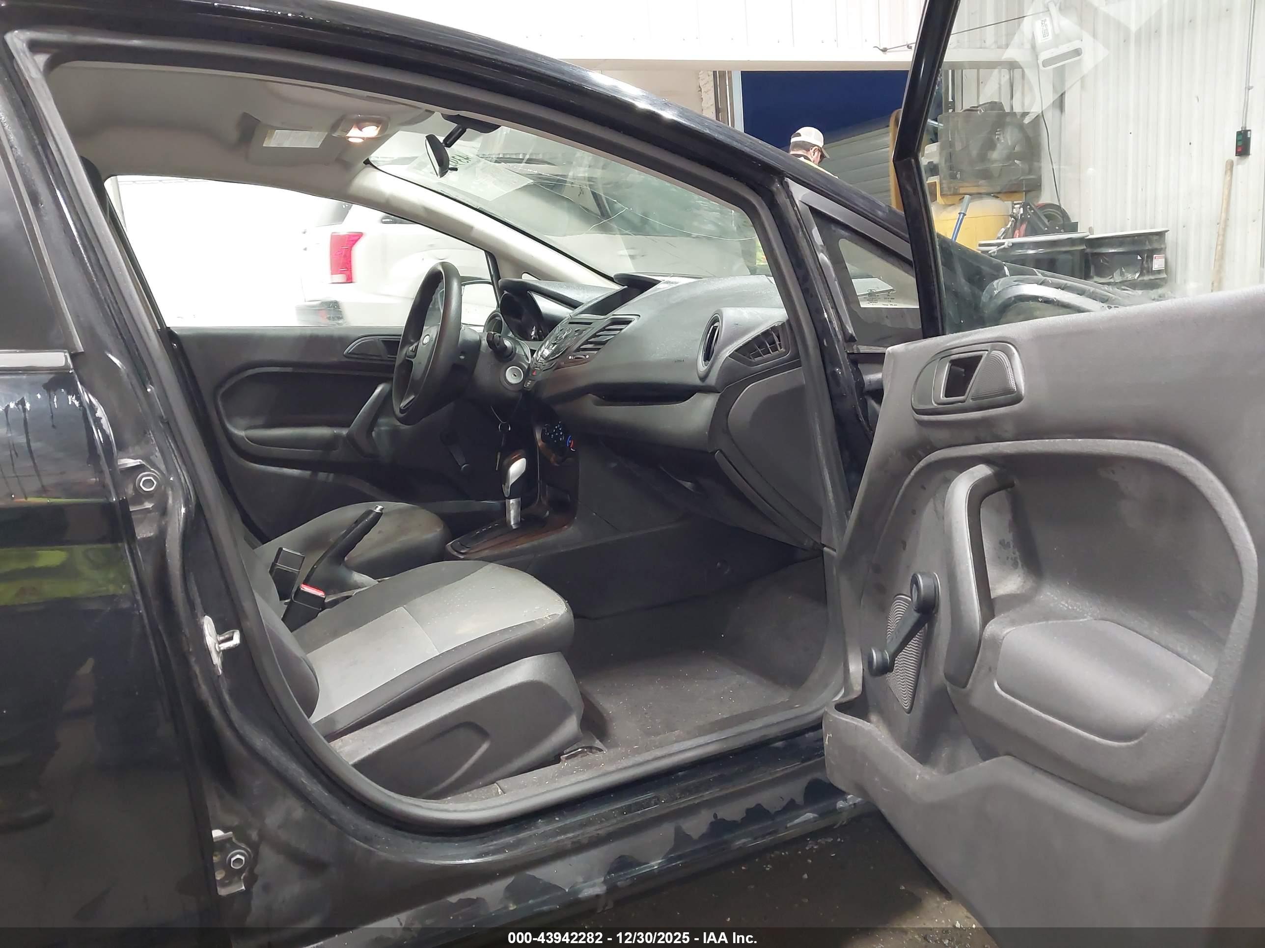 FORD FIESTA image 5