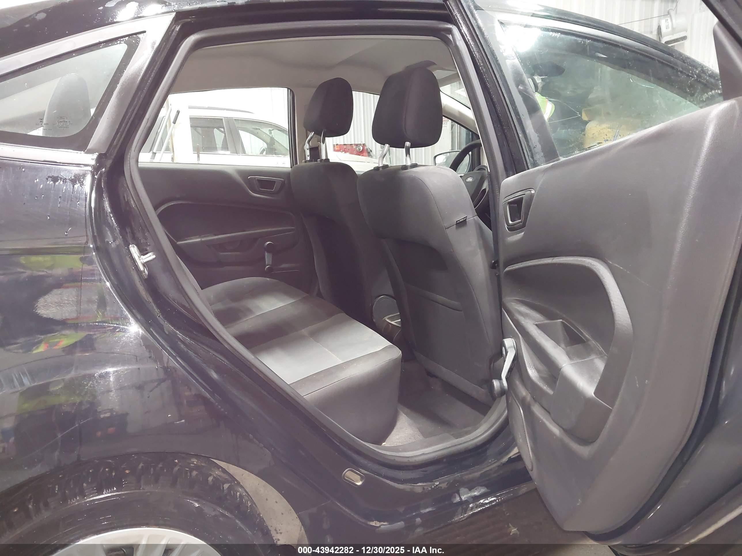 FORD FIESTA image 8