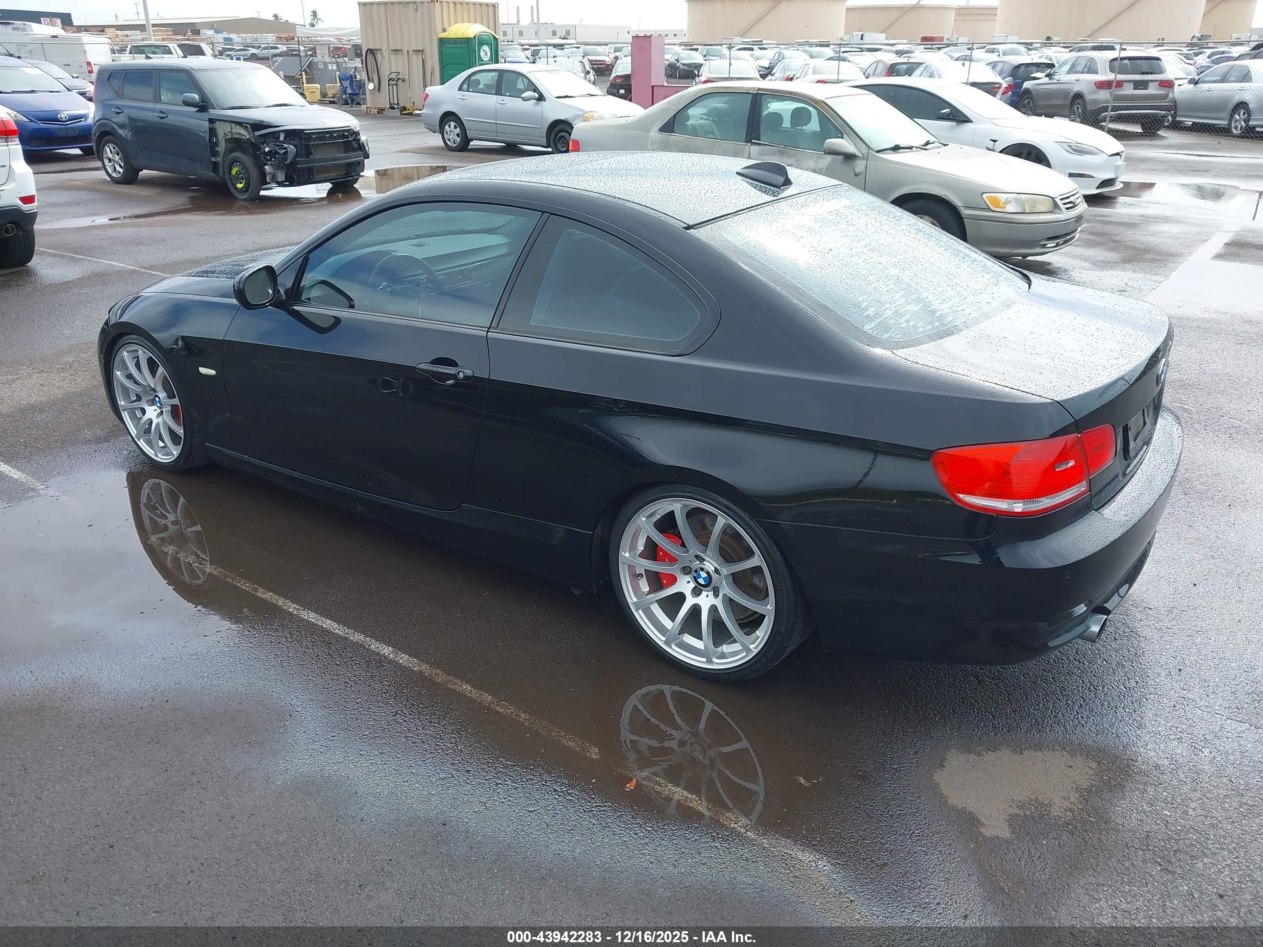 BMW 335I image 3